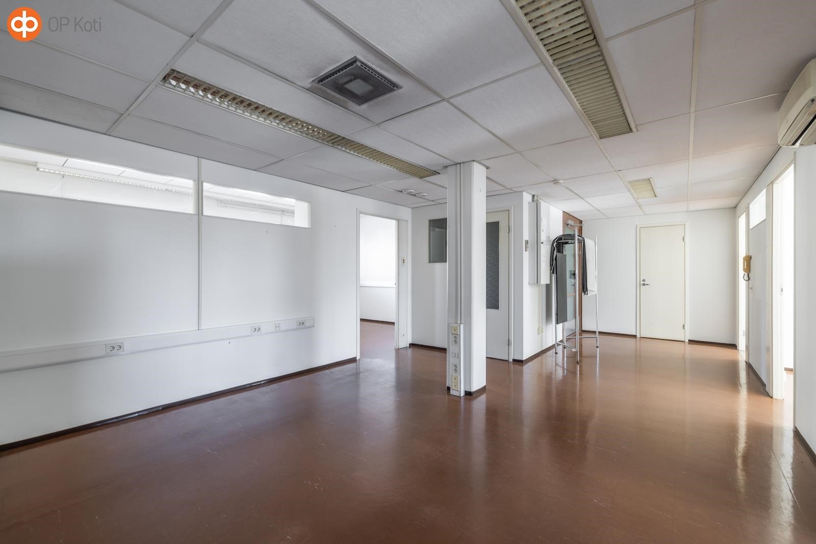 Aula ja neuvottelutilaa