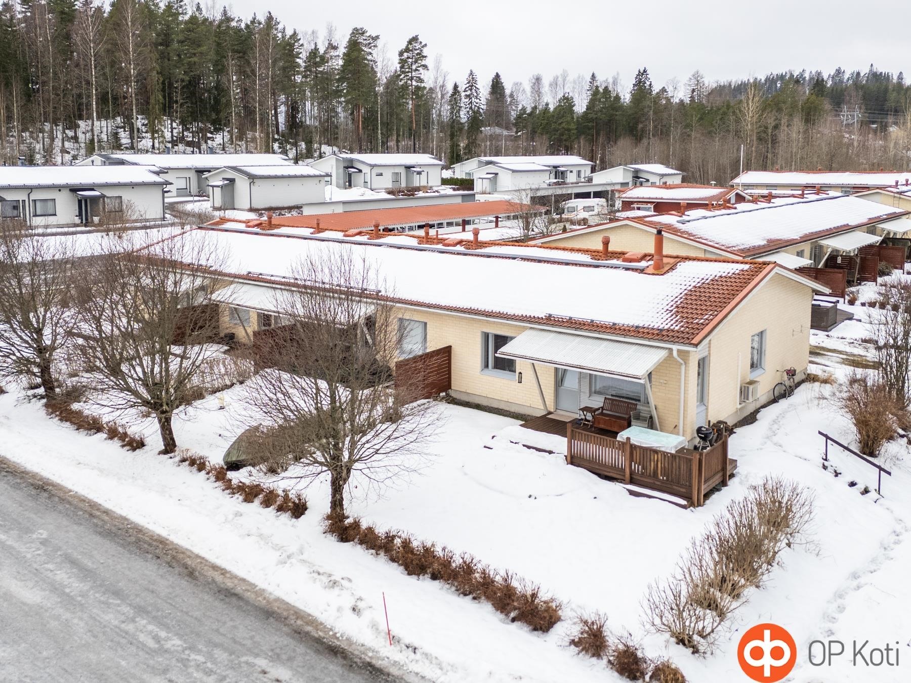 Päätyasunto ja iso oma piha