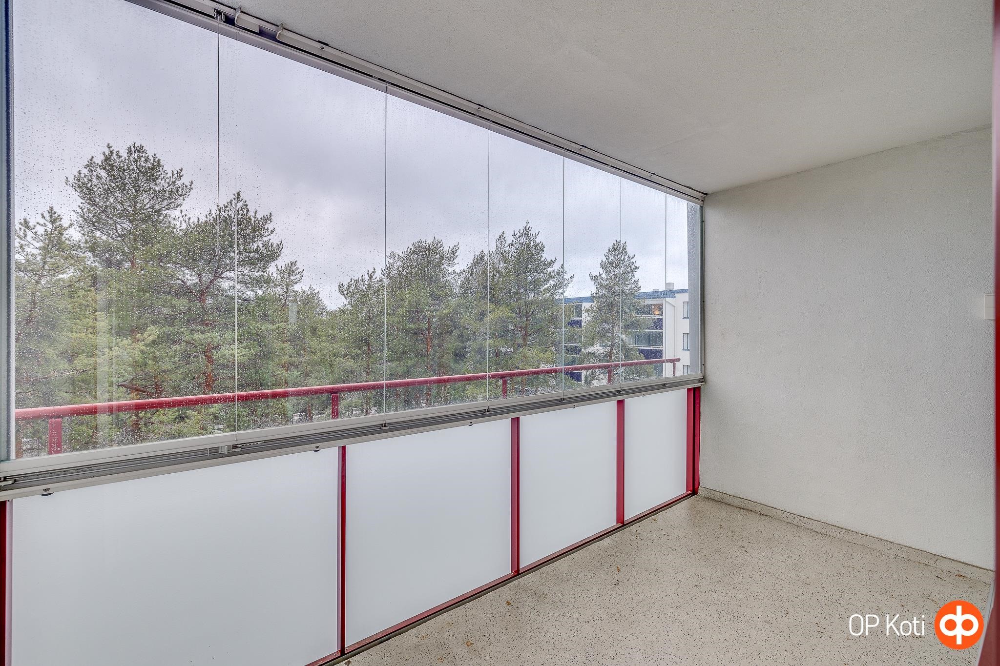 lasitettu parveke länteen