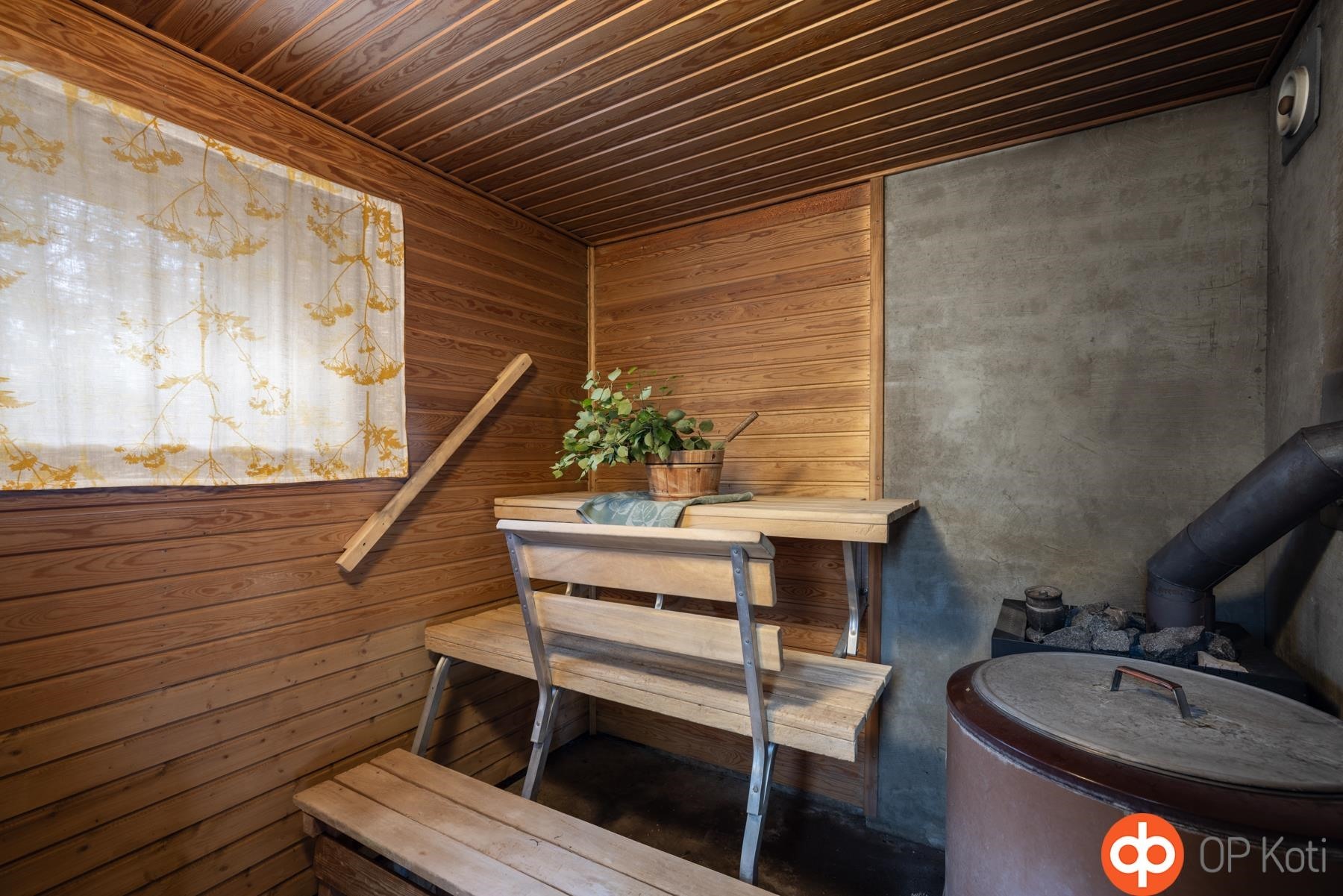 pihasauna sisältä