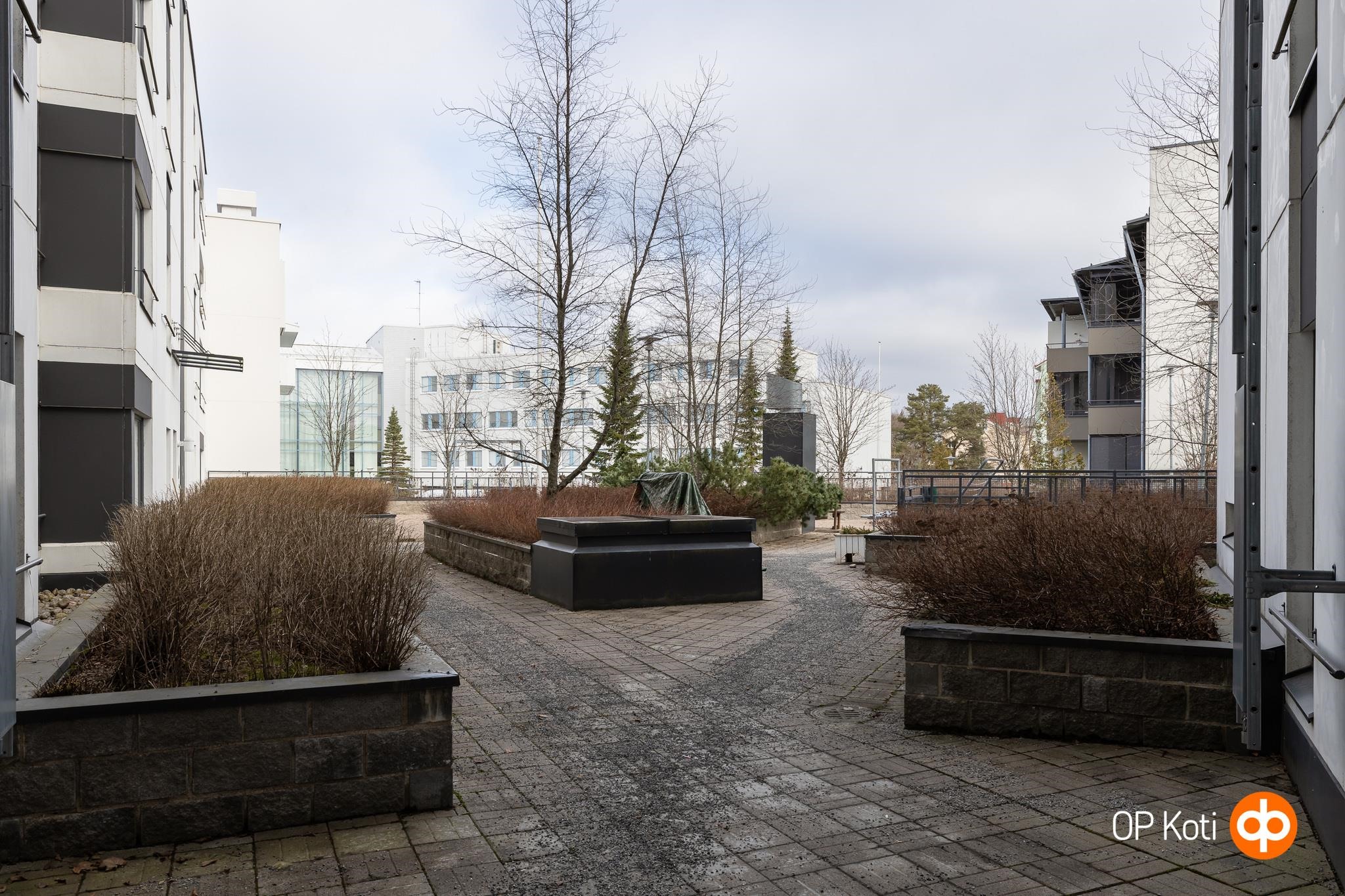 taloyhtiöllä on suojainen sisäpiha asukkaiden käyt