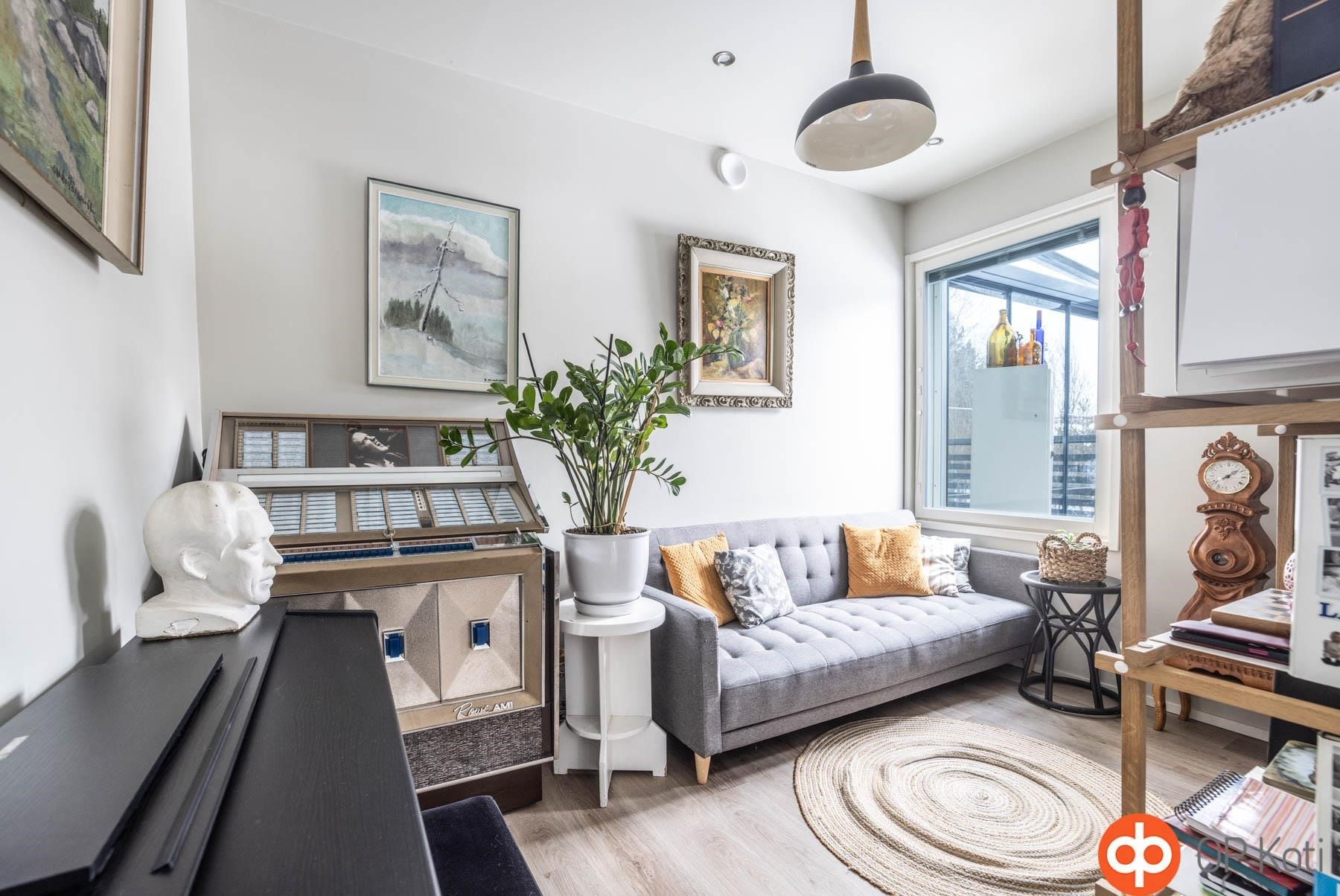 Vierashuone / kirjastohuone