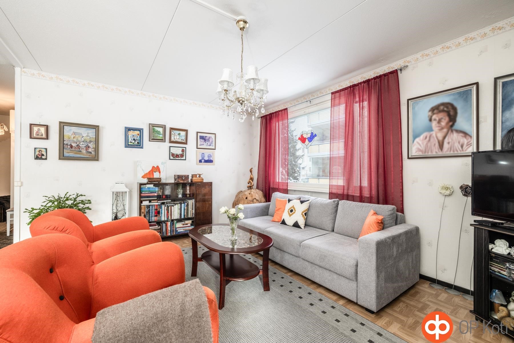 olohuone parvekkeen ovelta