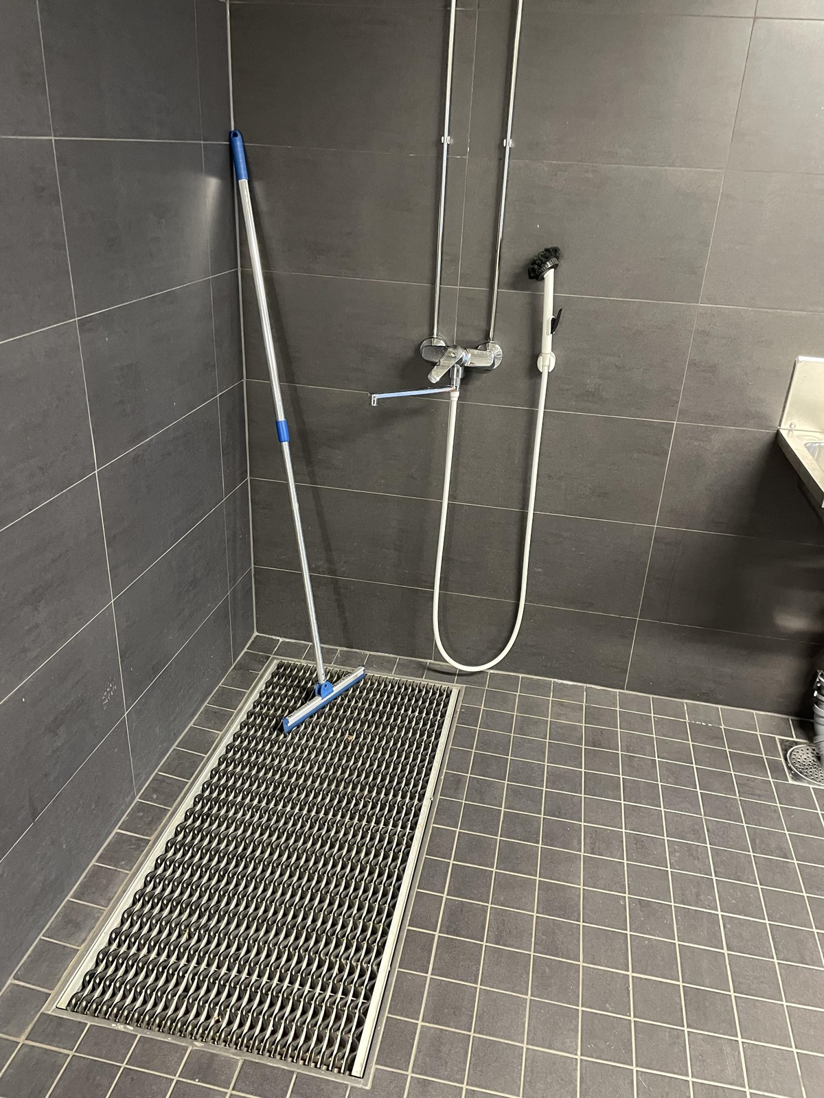 pesupiste pyörävarastossa