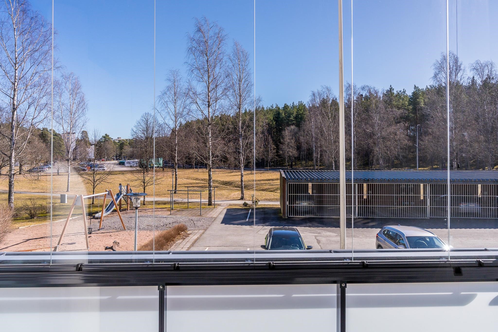 Erinomaiset ulkoilumaastot vieressä