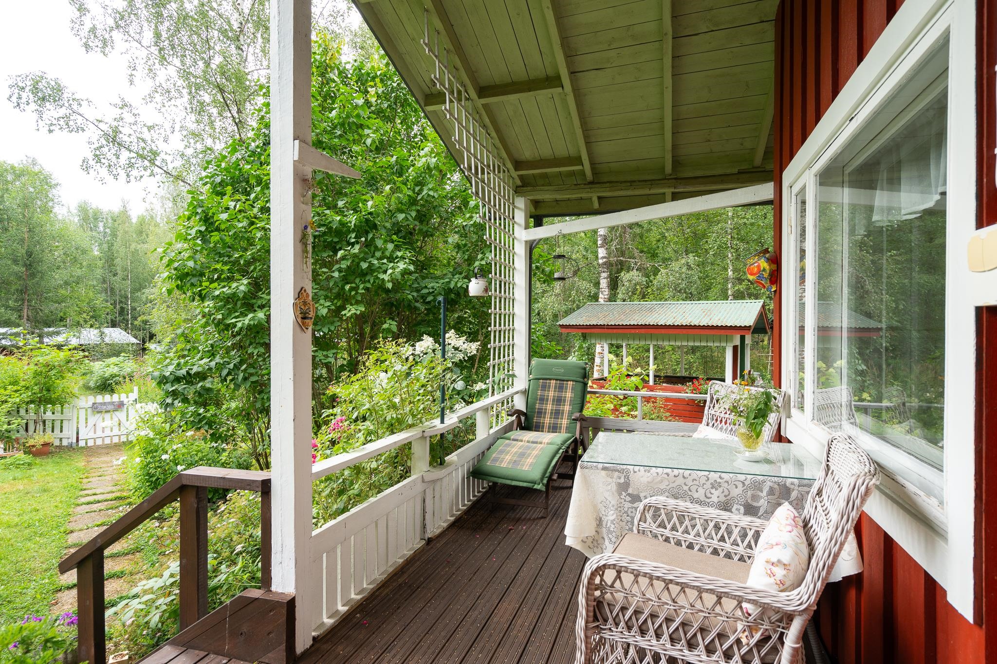 Päämökin terassia