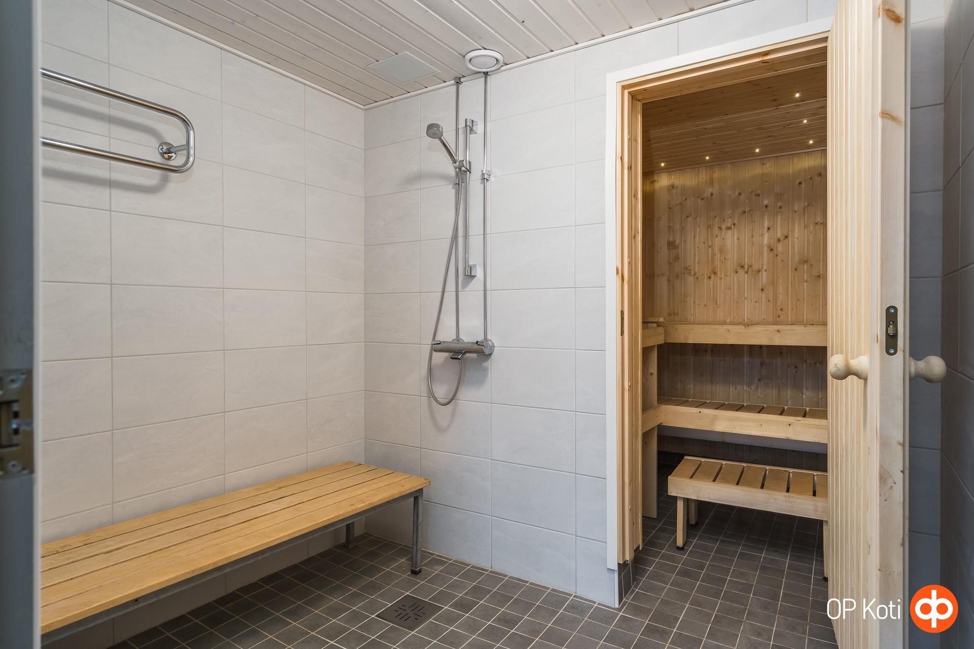 taloyhtiön saunan pesuhuone