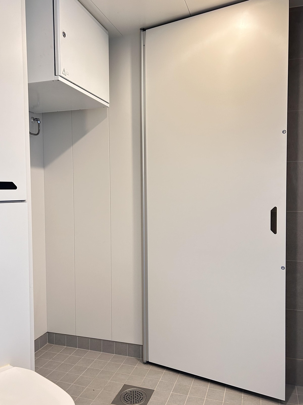 Pyykinpesukonekaappi