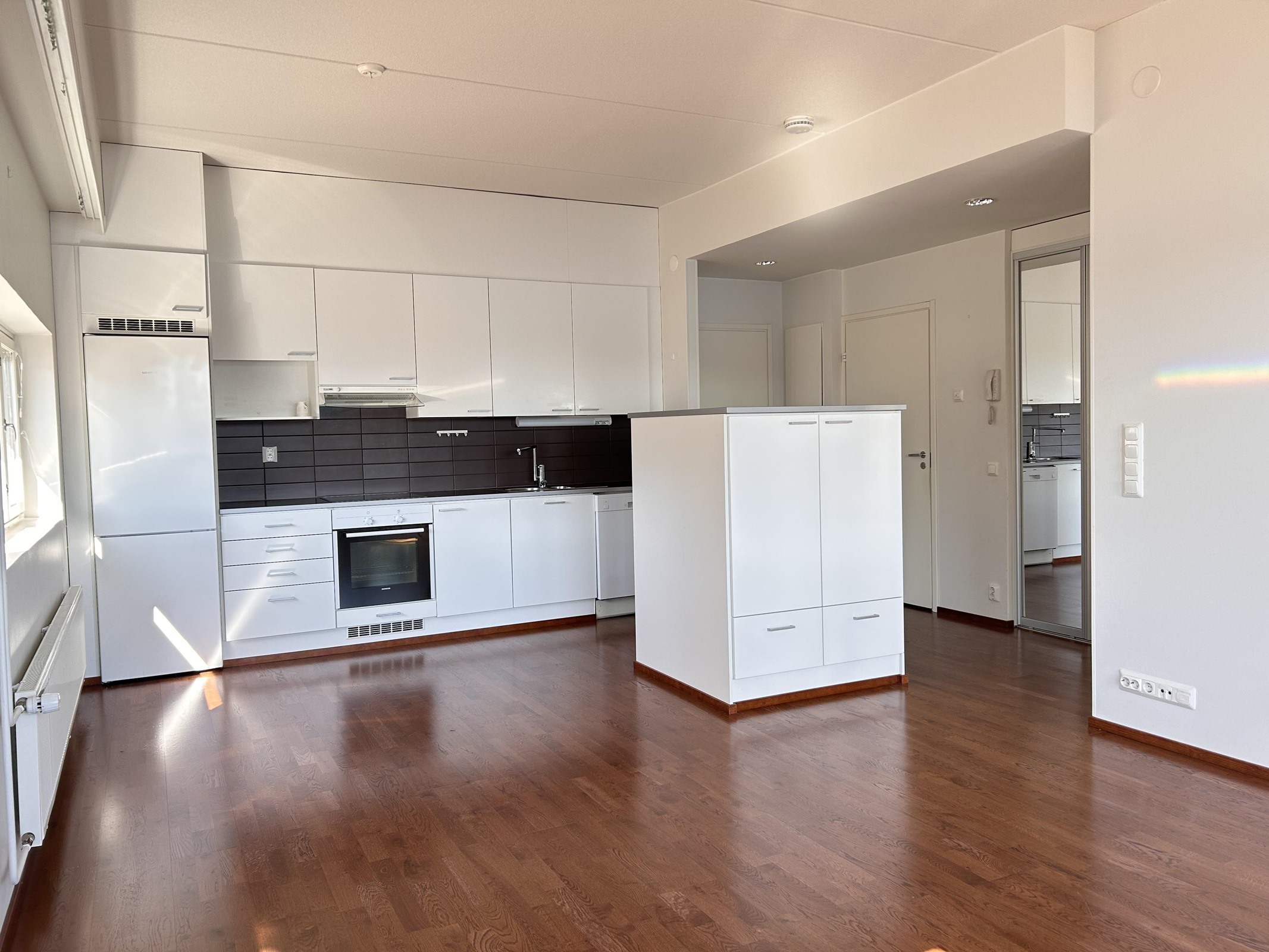 Keittiötila ja eteinen