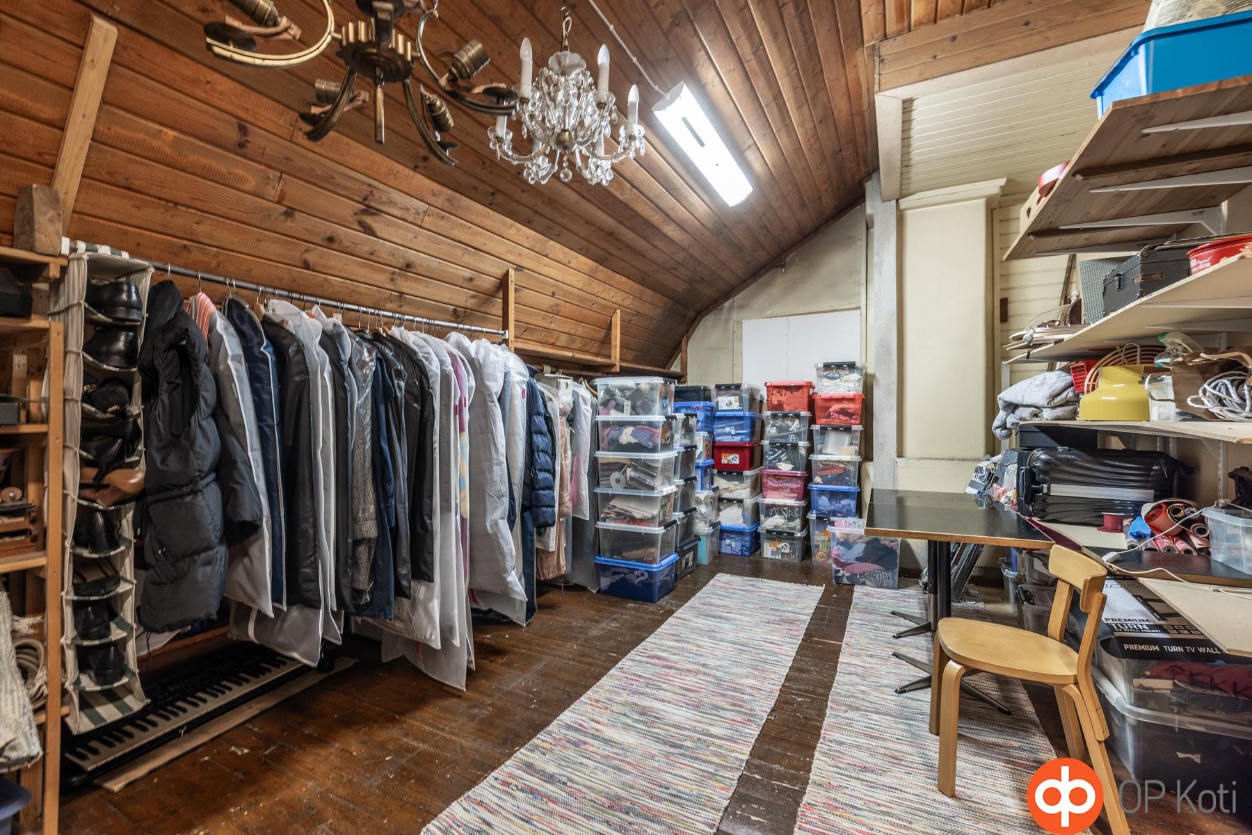 Lämmin varasto noin 25 m2