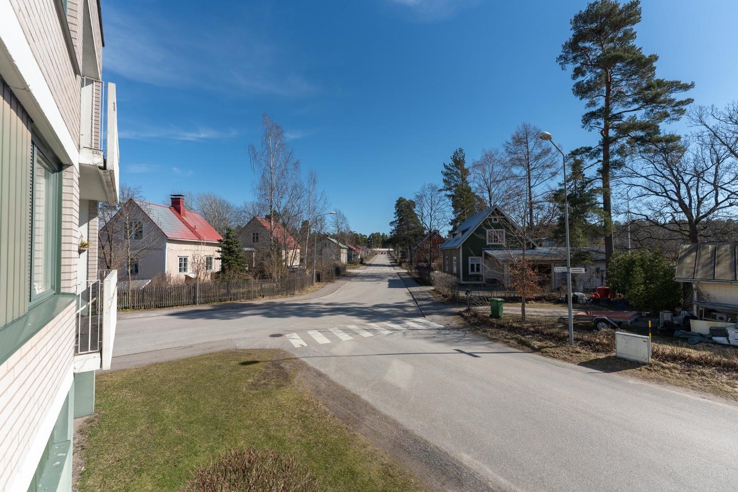 Utsikt från balkongen / Näkymä parvekkeelta