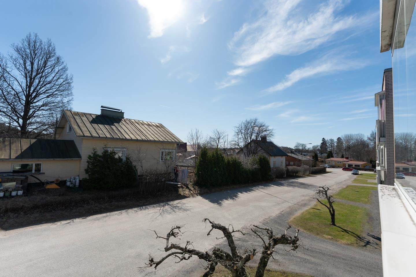 Utsikt från balkongen / Näkymä parvekkeelta