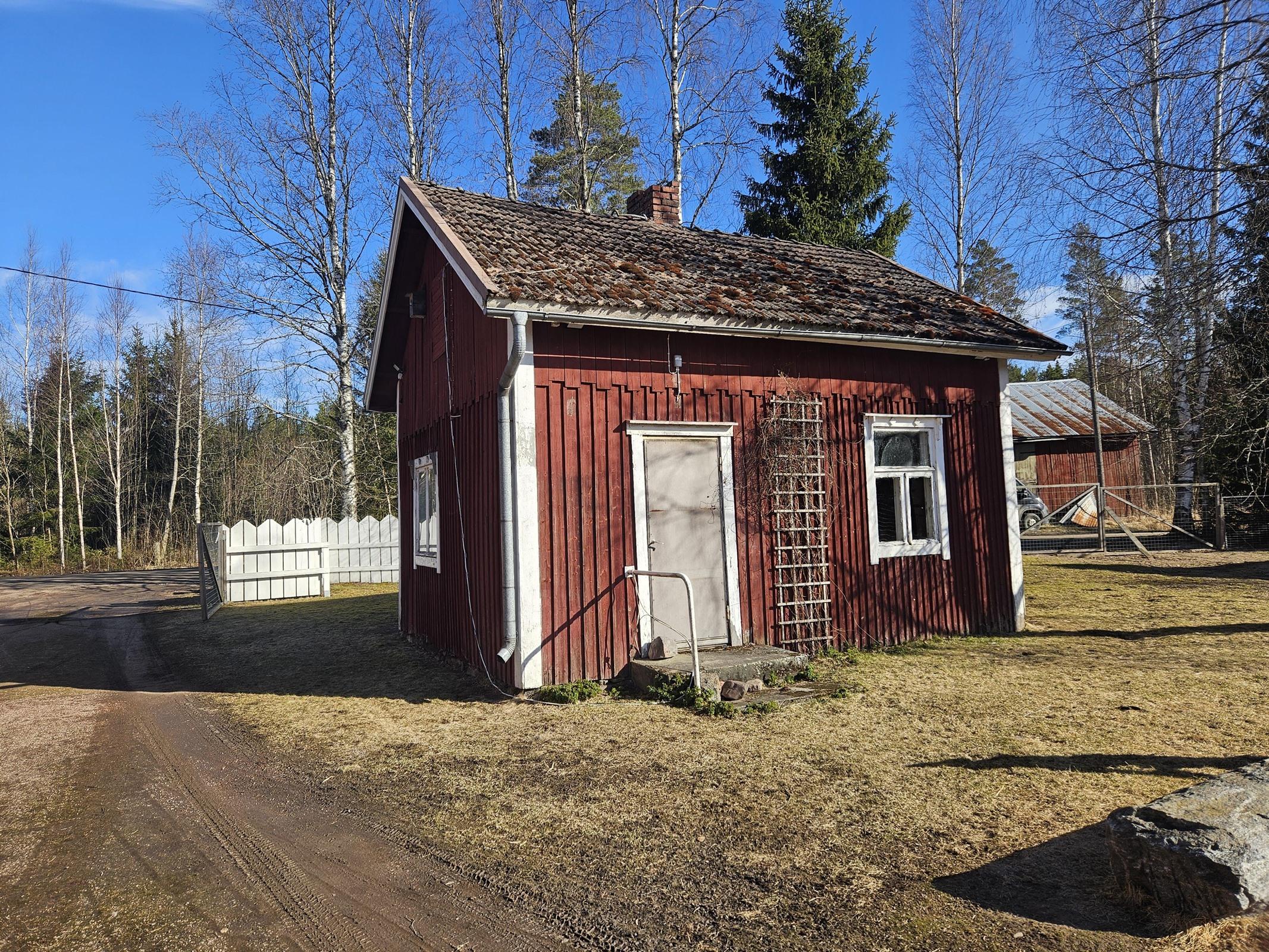 vanha saunamökki