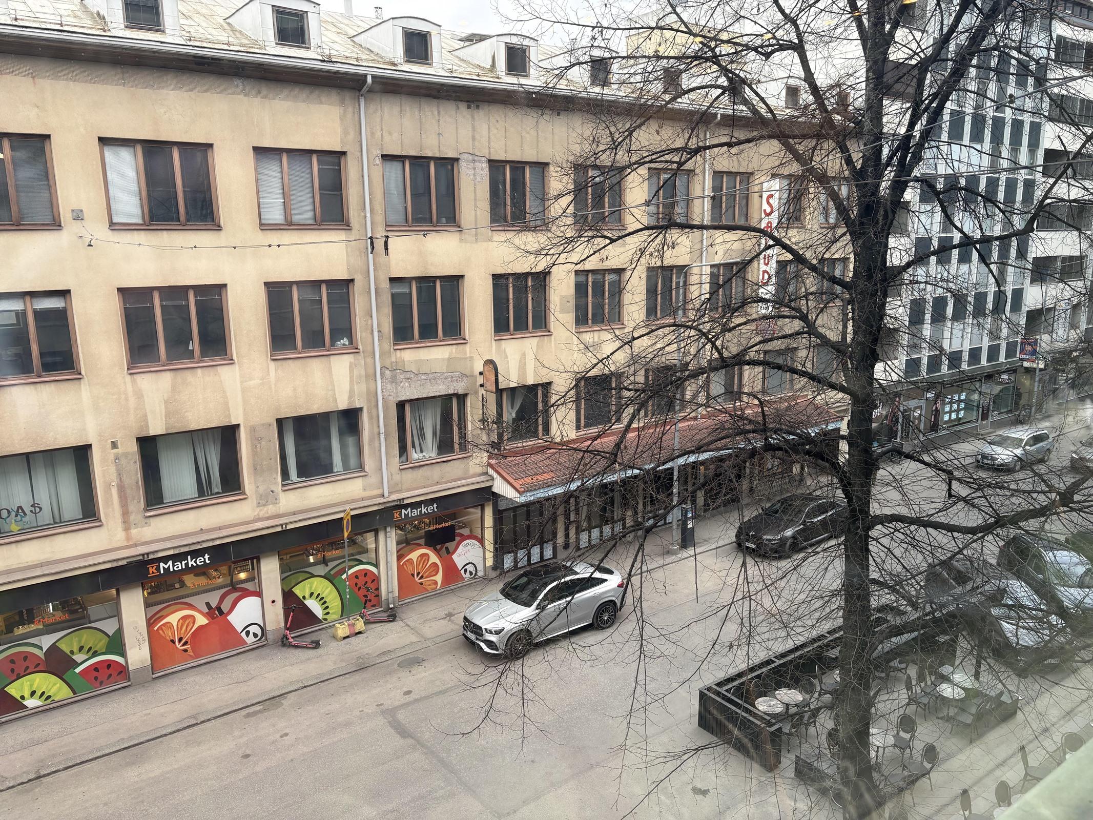 Näkymä olohuoneen ikkunasta