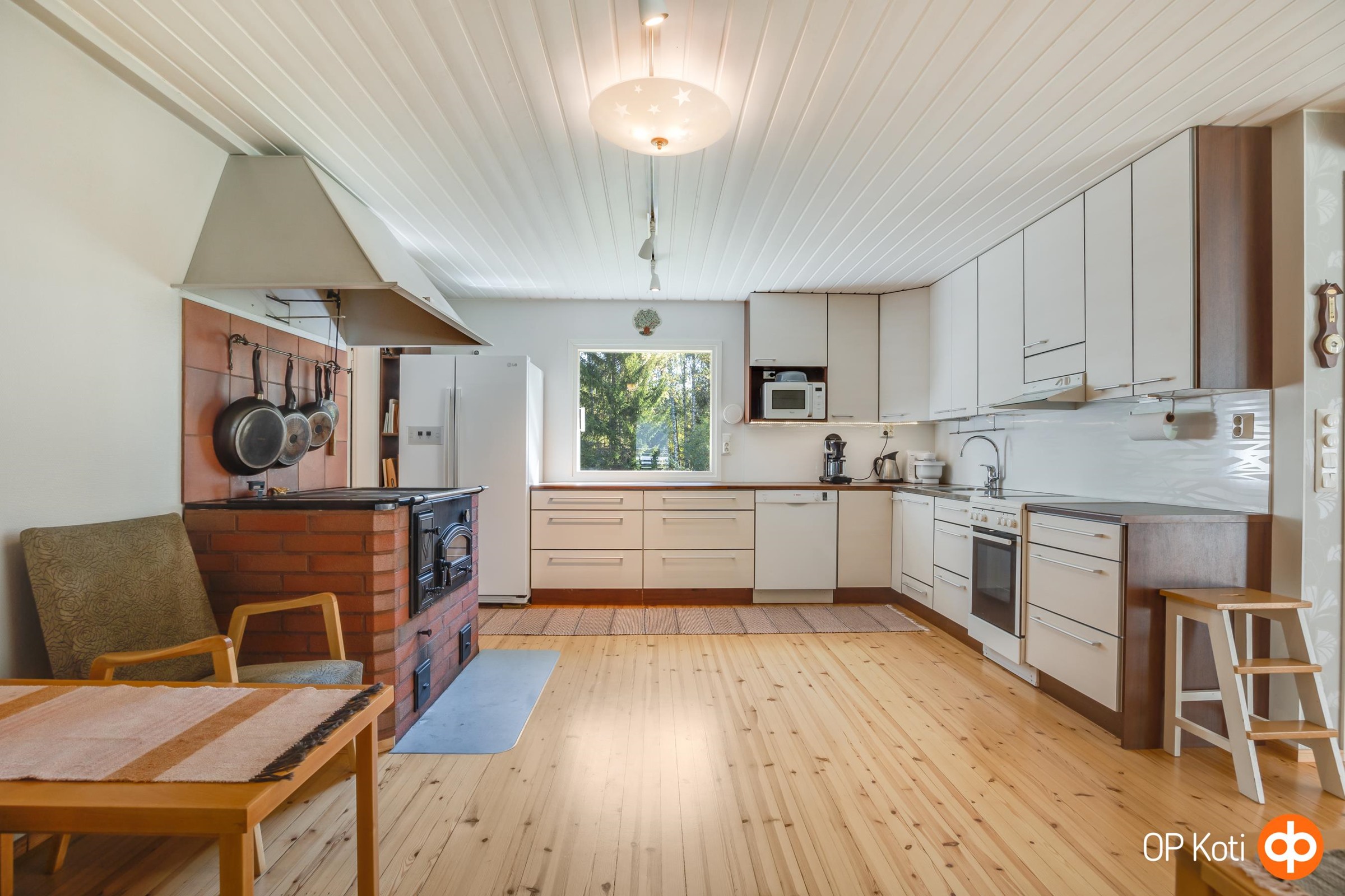 Keittiö, paljon tilaa