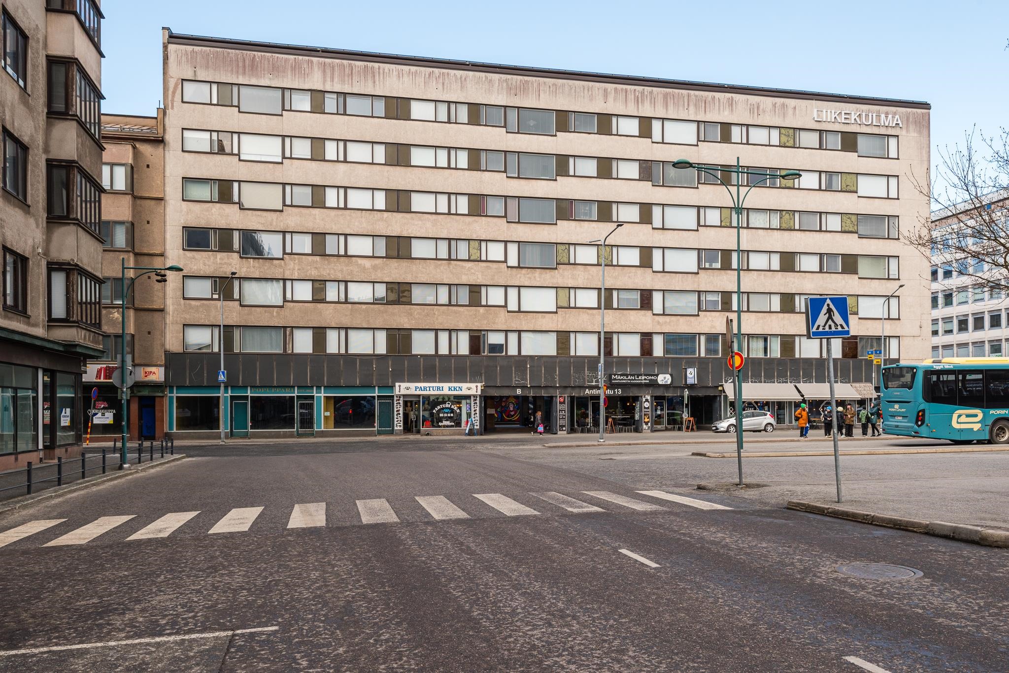 julkisivu torilta päin