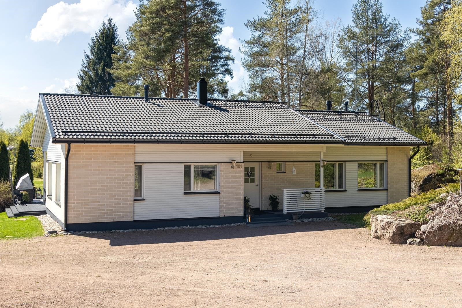 julkisivu