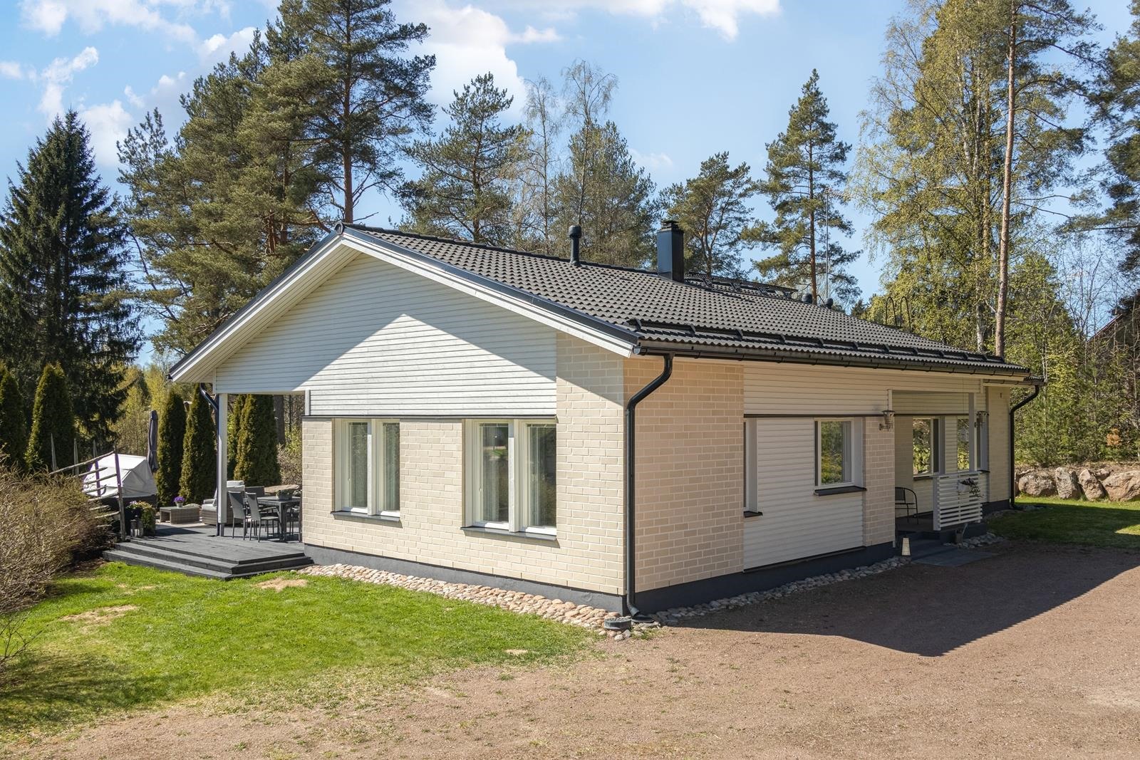 julkisivu