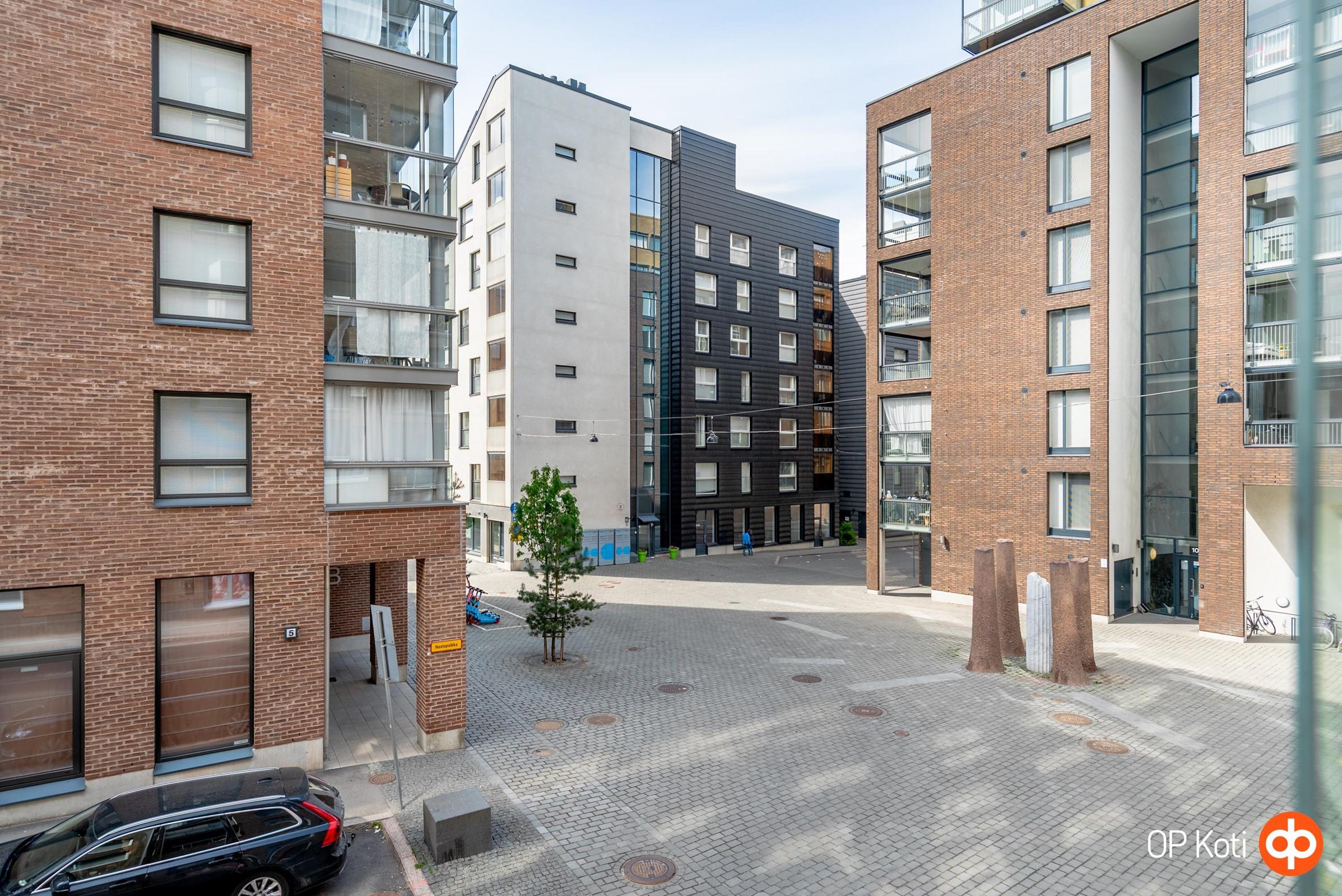 Parvekenäkymä piazzalle