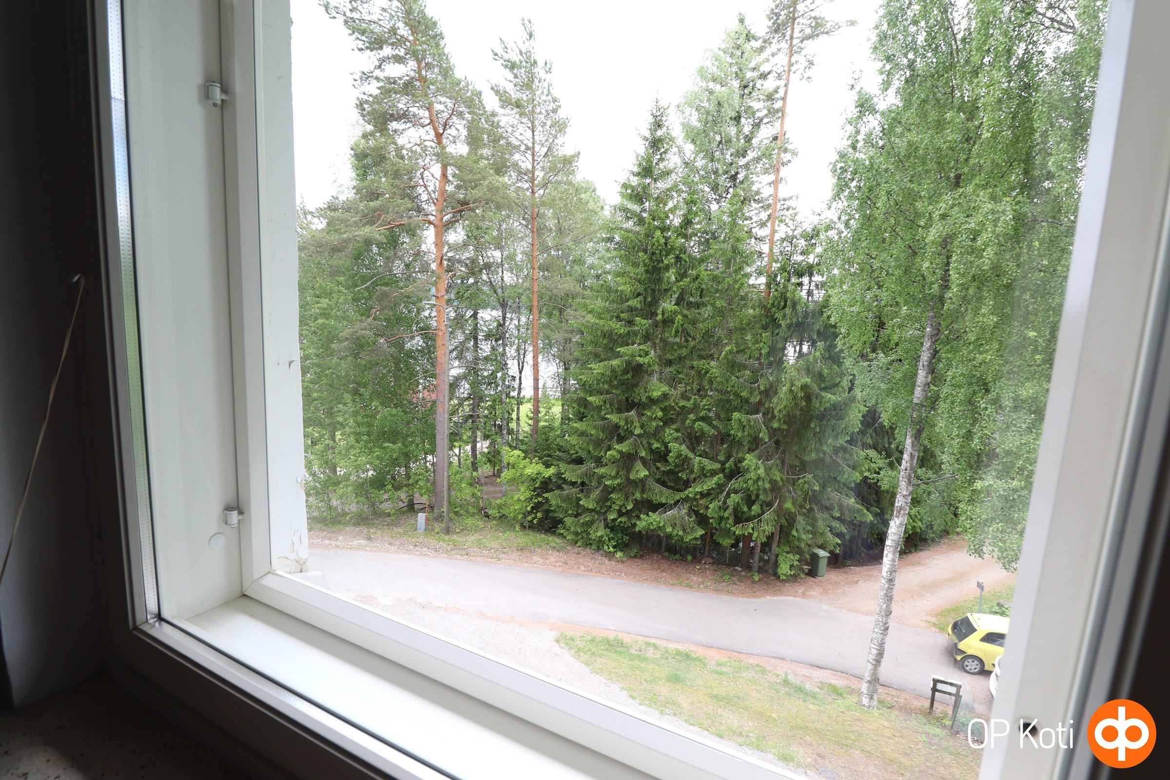 Näkymä makuuhuoneen ikkunasta