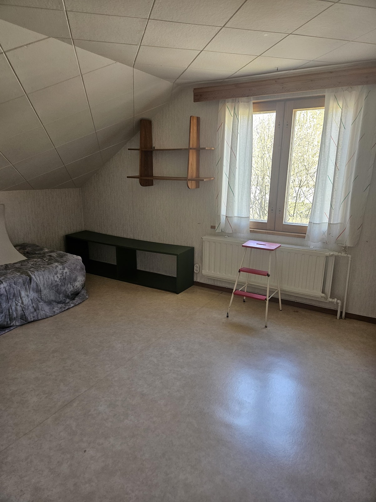 Yläkerran makuutila 2.