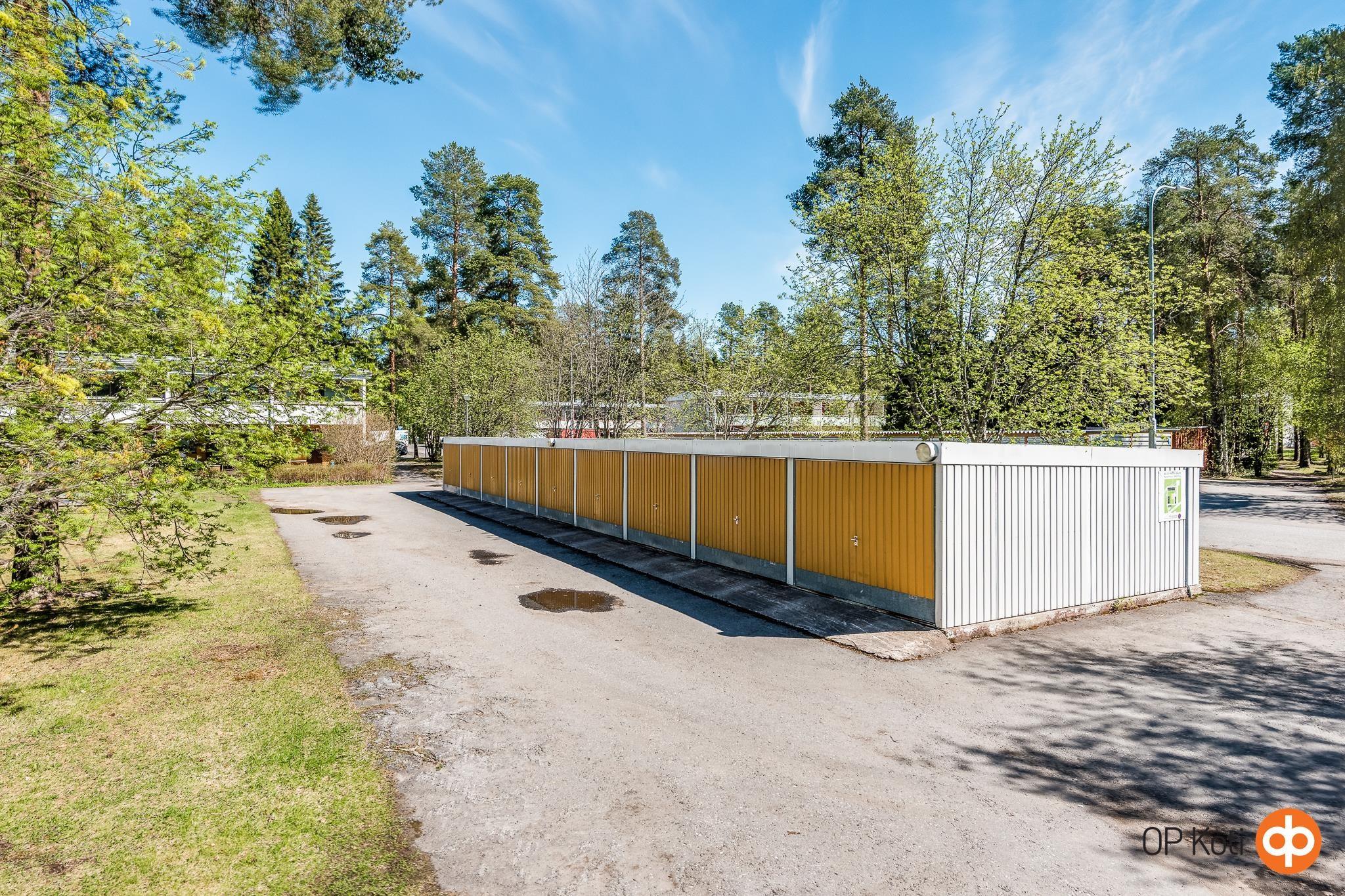 Autotallipaikka huoneistolla