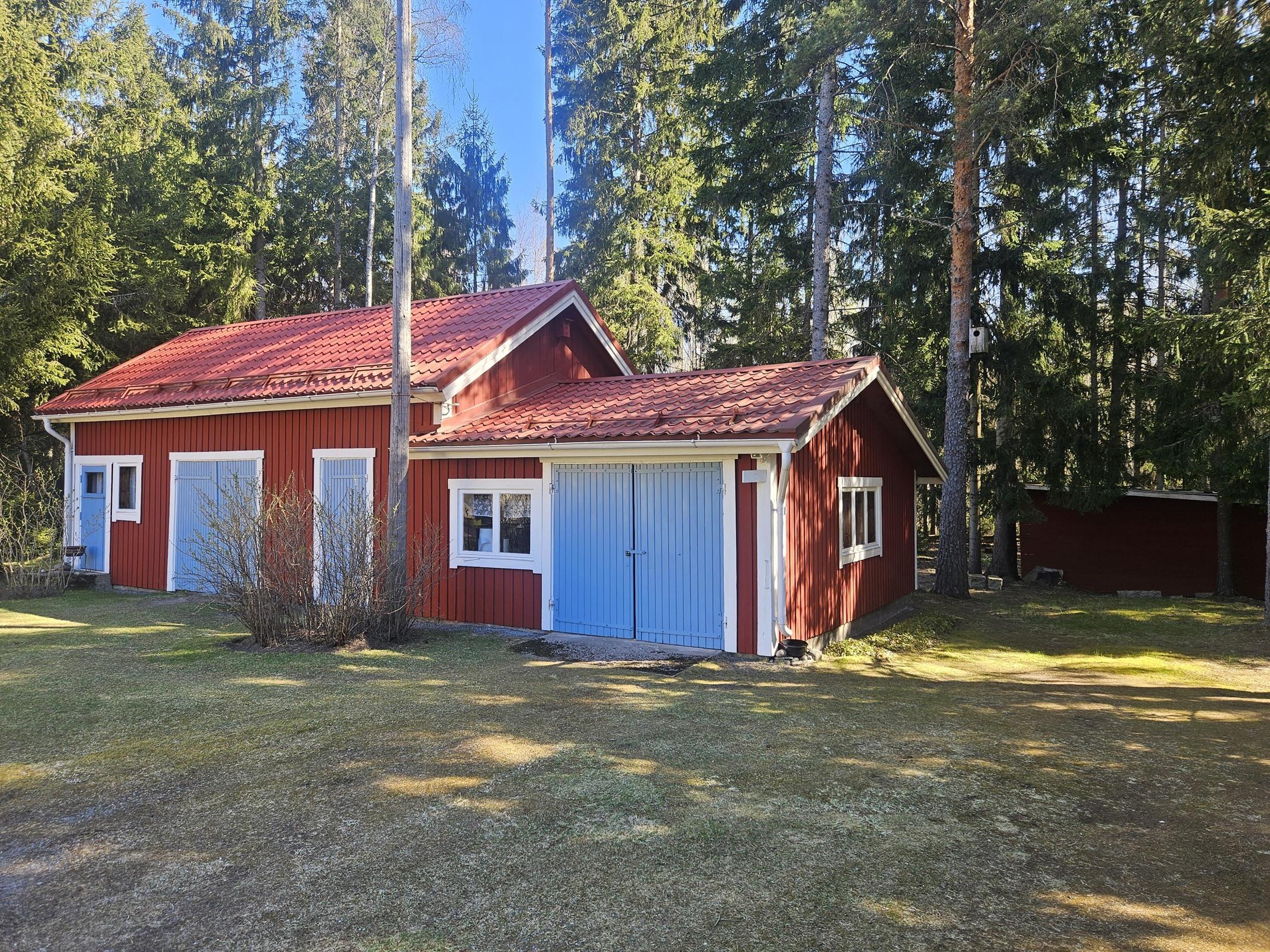 piharakennuksessa runsaasti varastotilaa