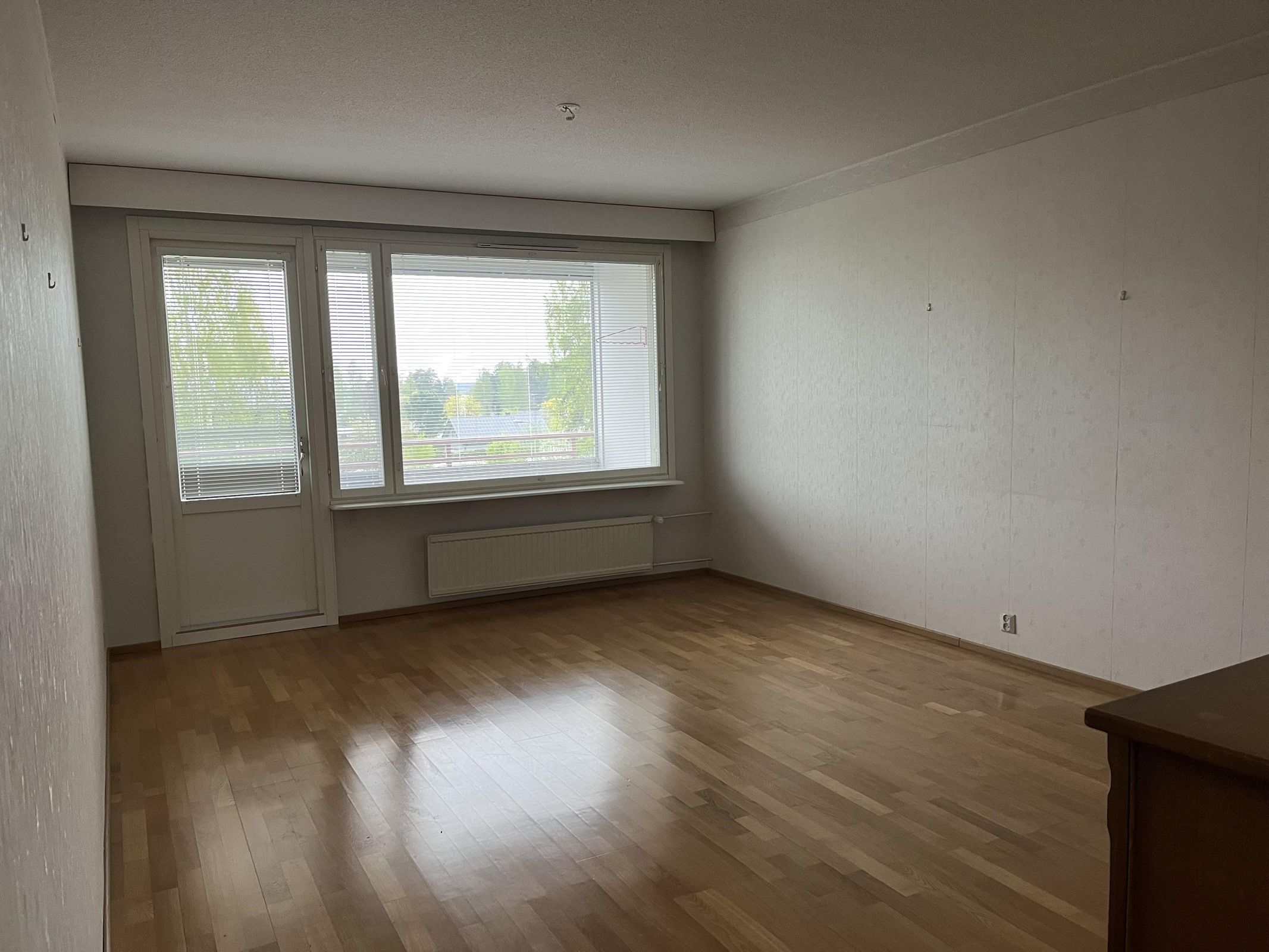 Olohuoneesta käynti parvekkeelle