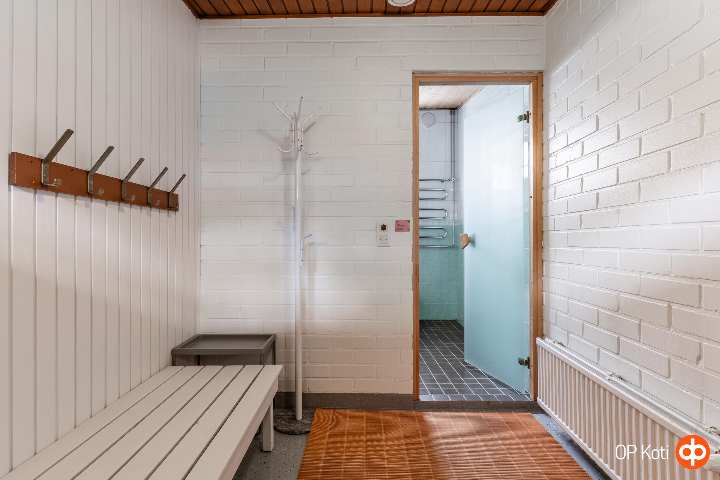 Taloyhtiön pukuhuone