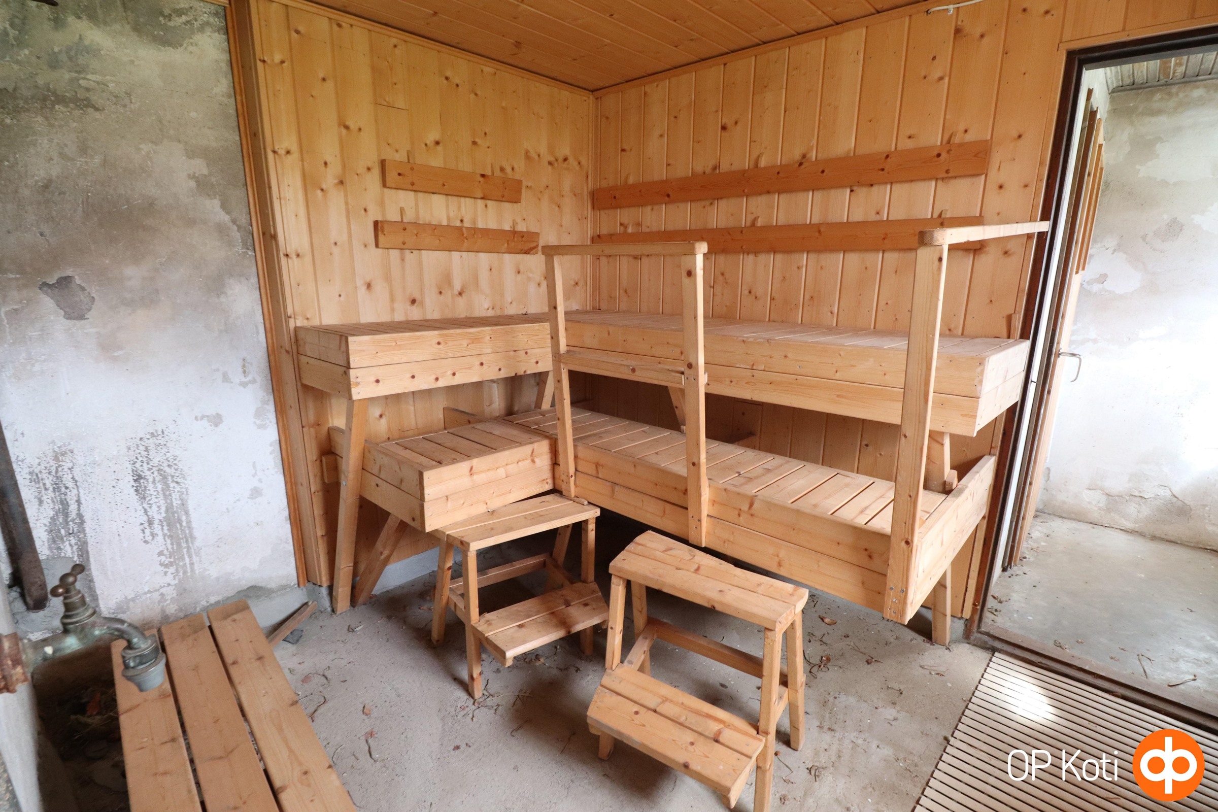 Navettarakennuksen saunatila
