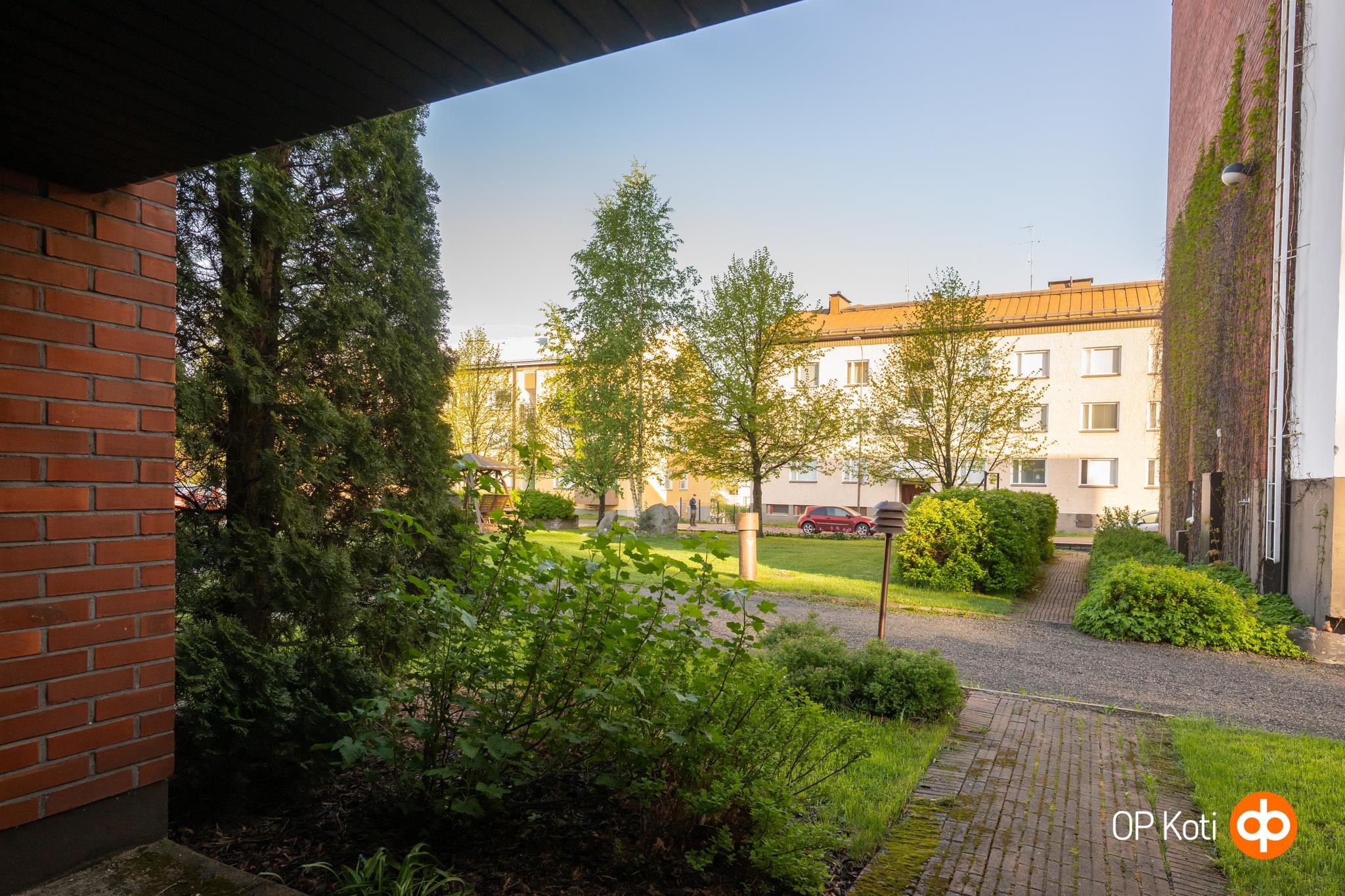 Alakerran sisääntulo