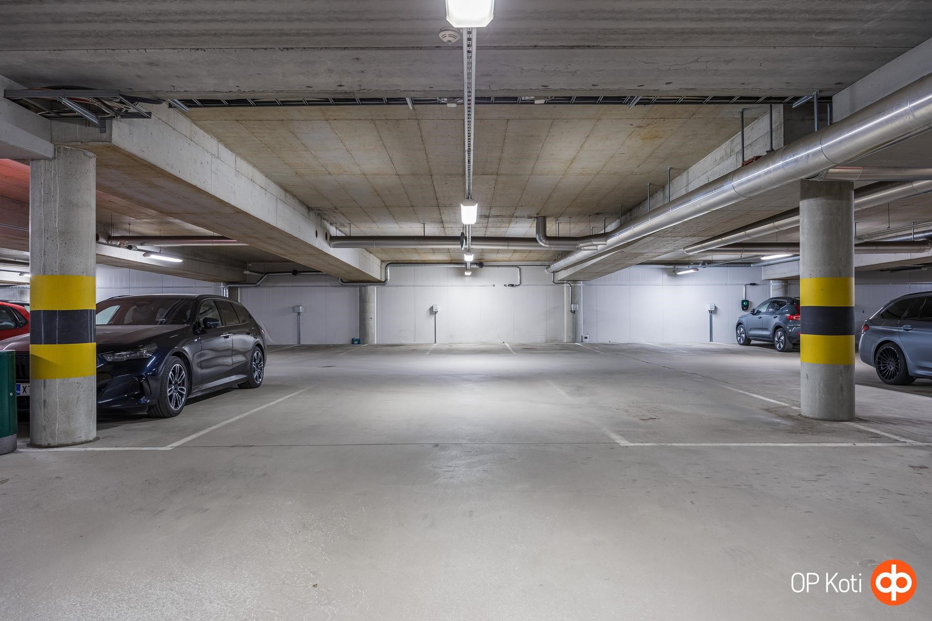 Autohalli/autopaikka