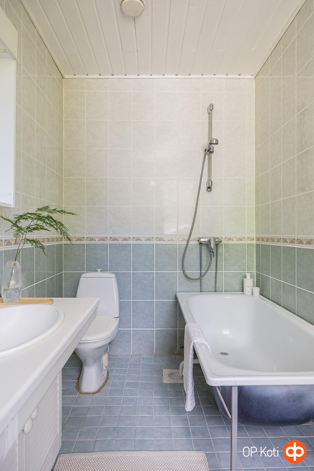 Päämakuuhuoneen kylpyhuone