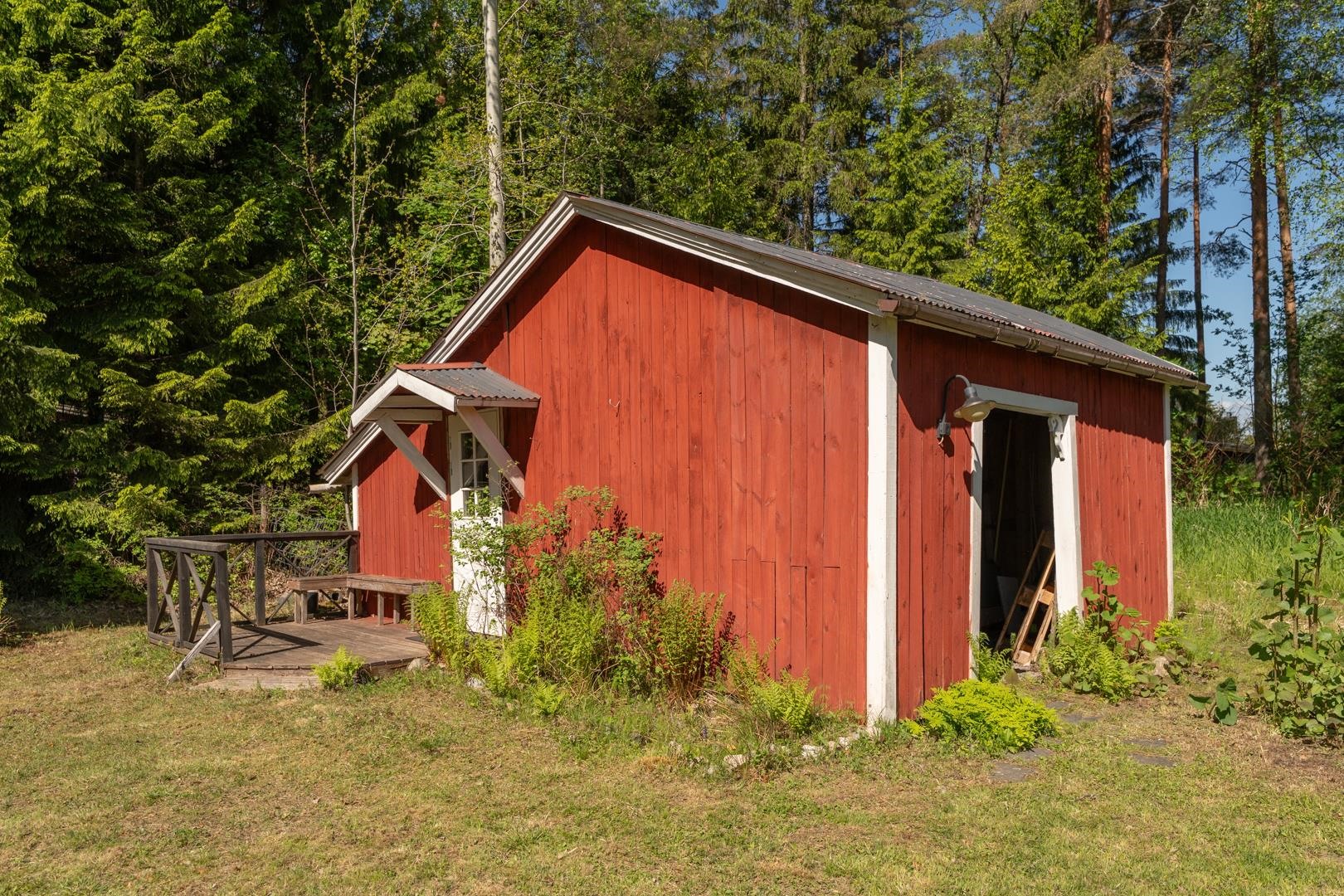 Vedlider - sommarrum / Puuvaja - kesähuone