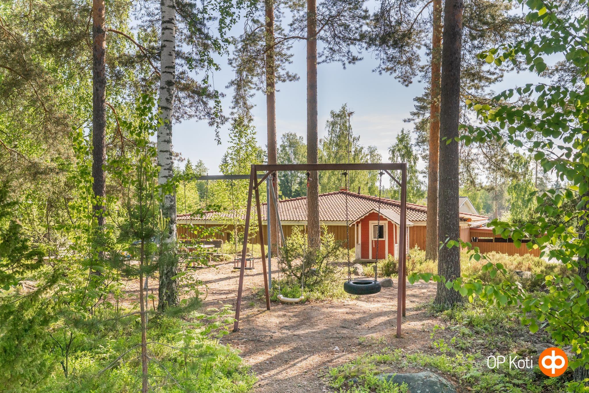 näkymä asunnon keittiöstä tilavan sisäpihan suunta