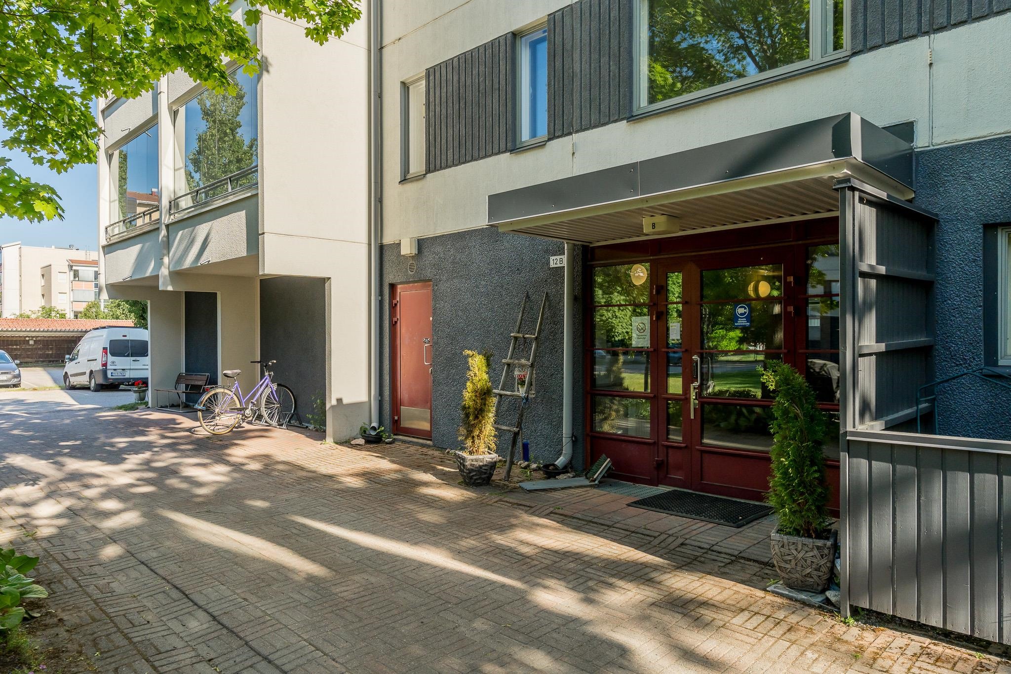 Tervetuloa, hissillä kerrokseen 1