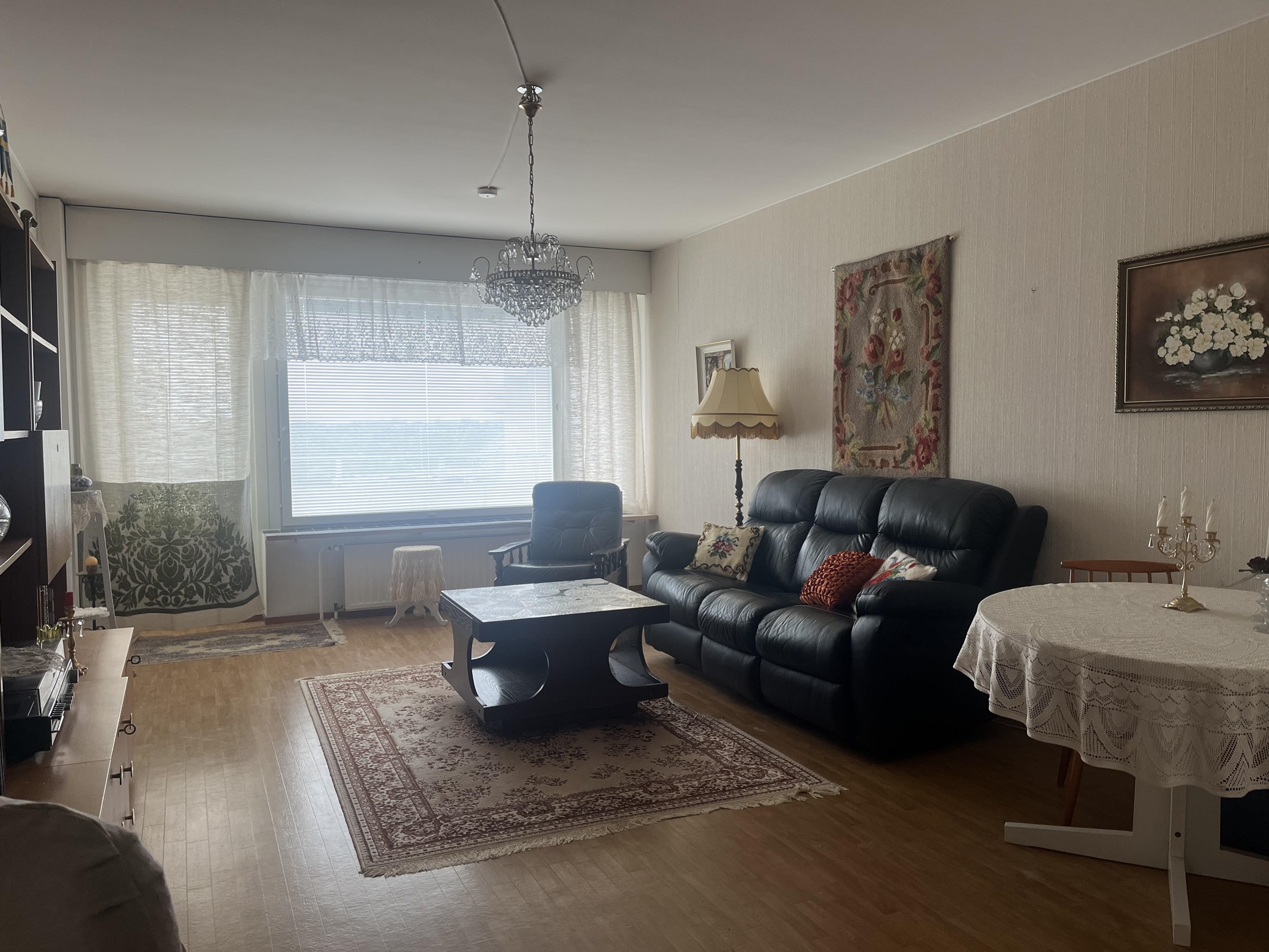 olohuone, ovi parvekkeelle