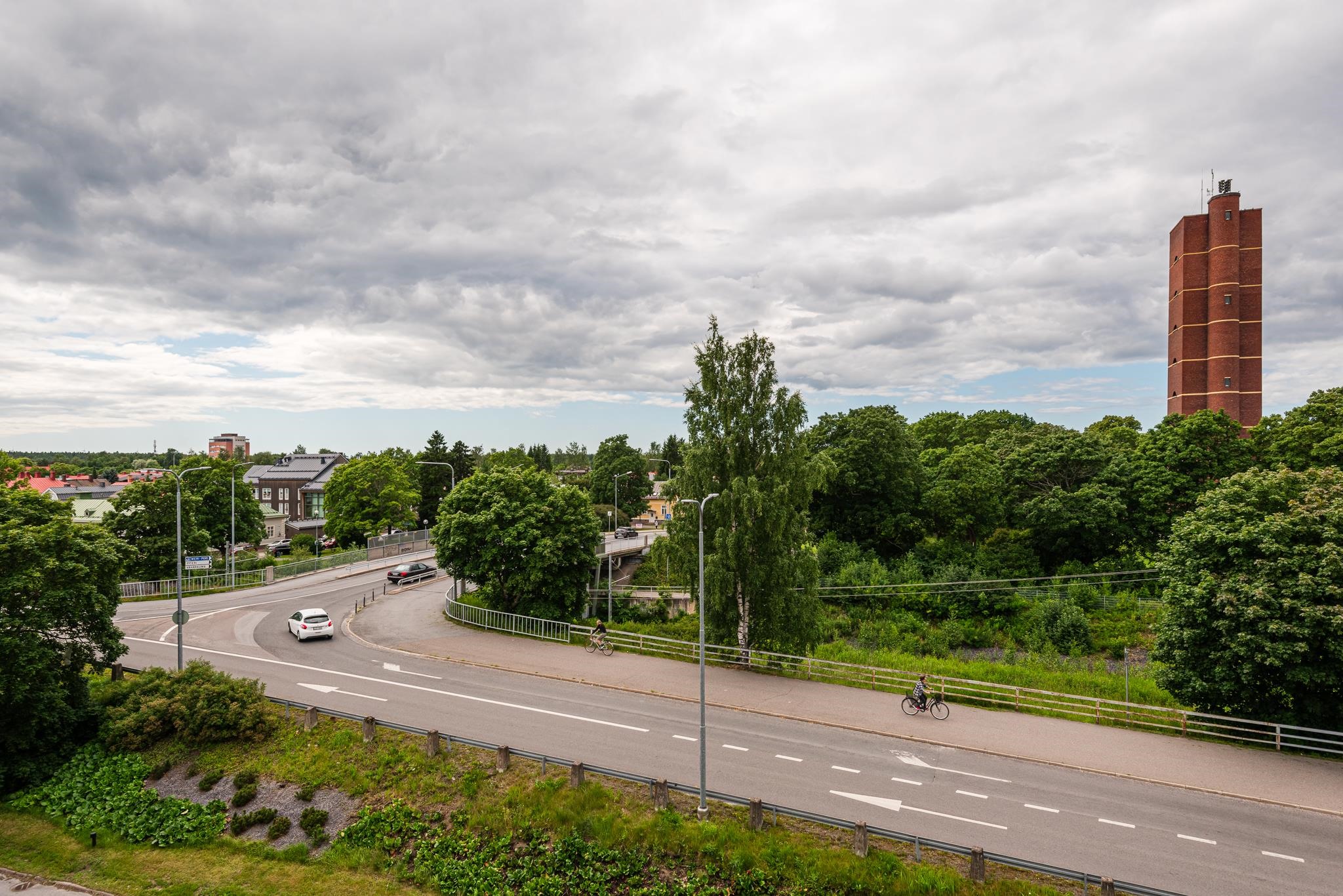 Parvekenäkymä vesitornille