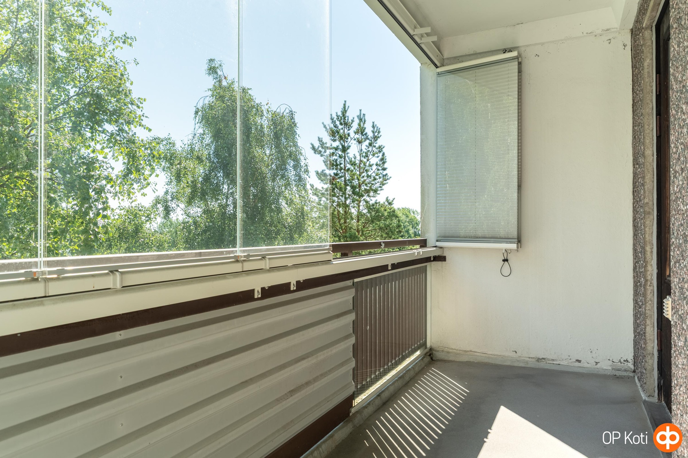Makuuhuoneen parveke itään