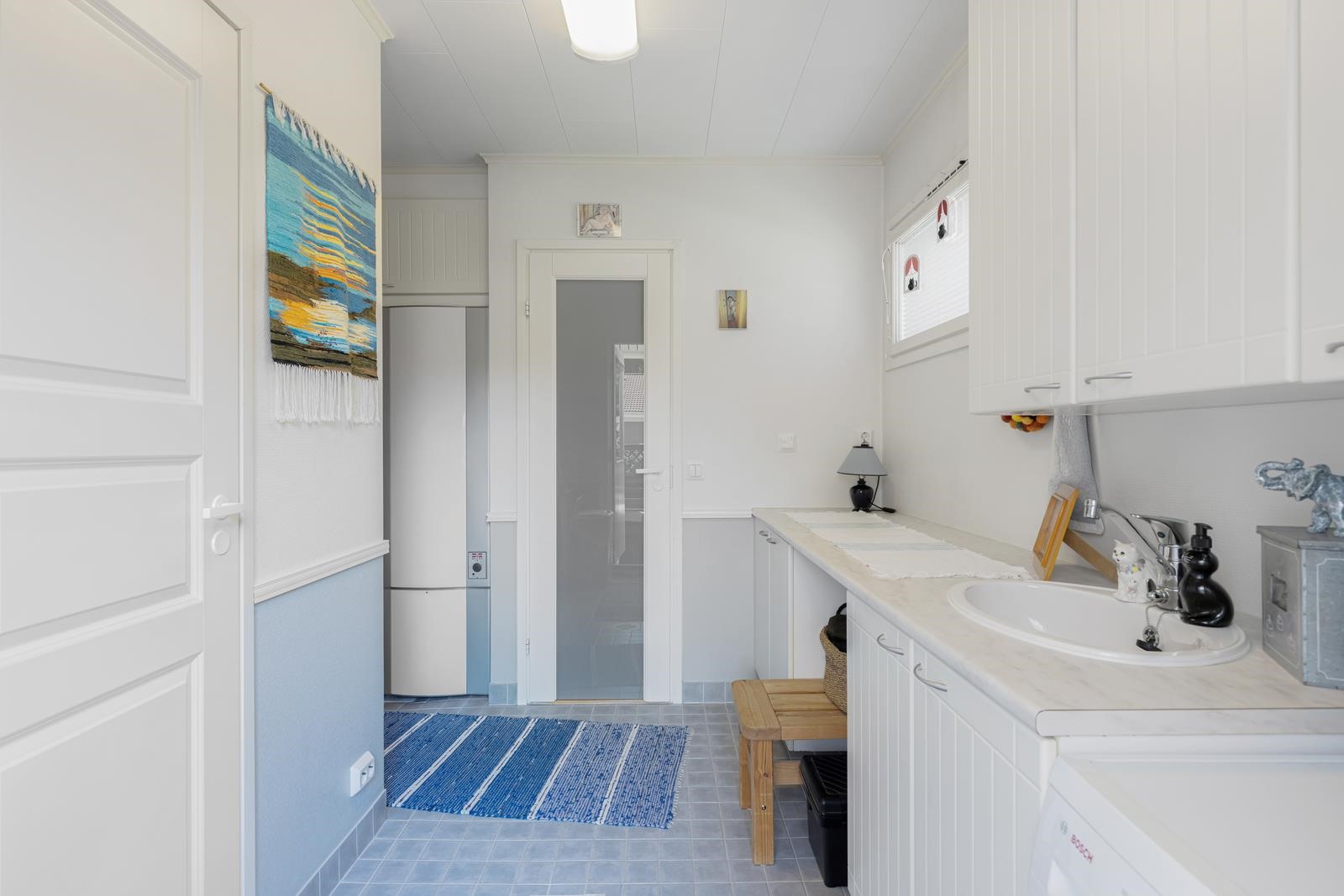 Kodinhoitohuone, sauna ja vaatehuone samassa tilas