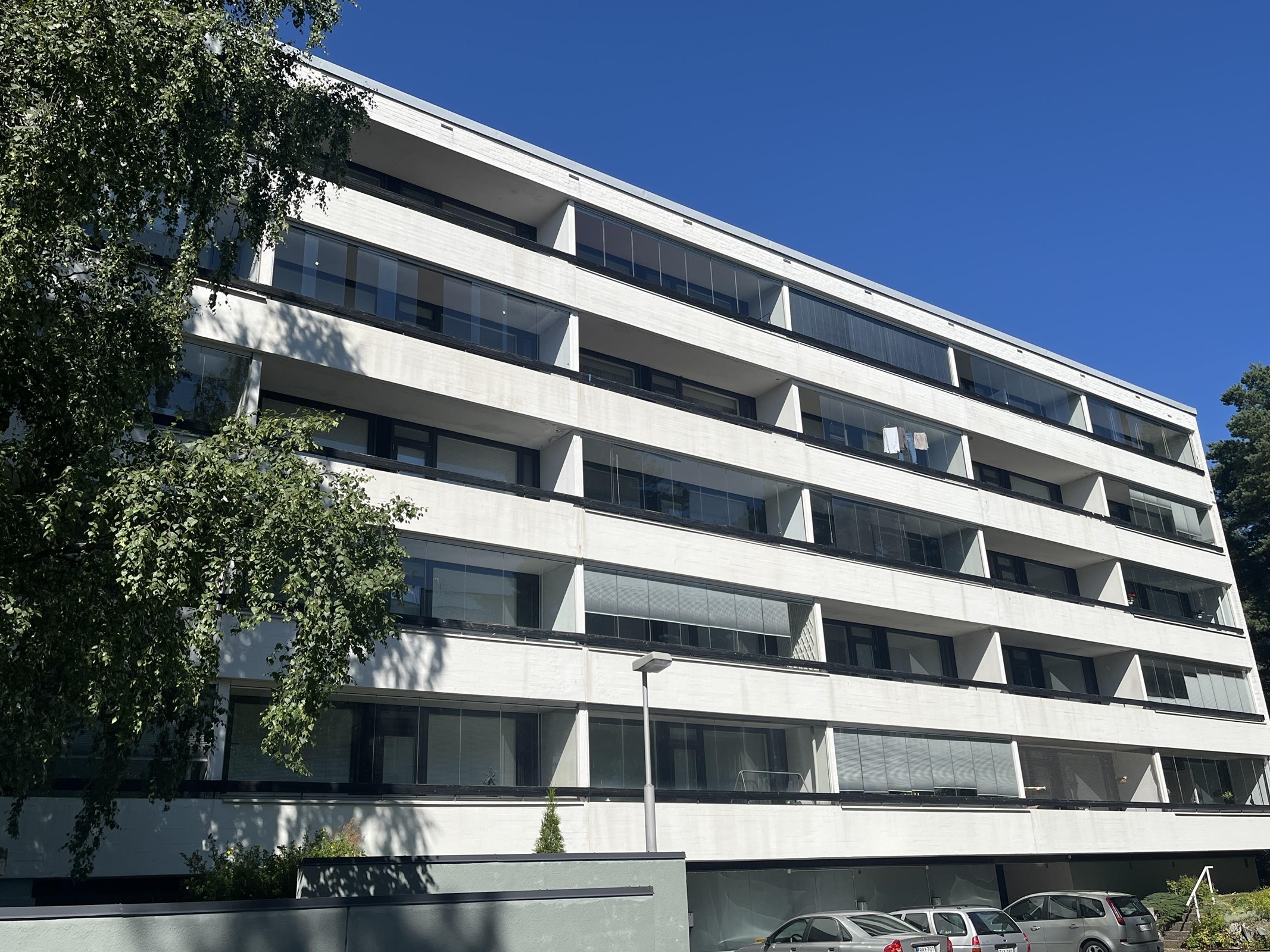 talon julkisivua eteläpuolelta