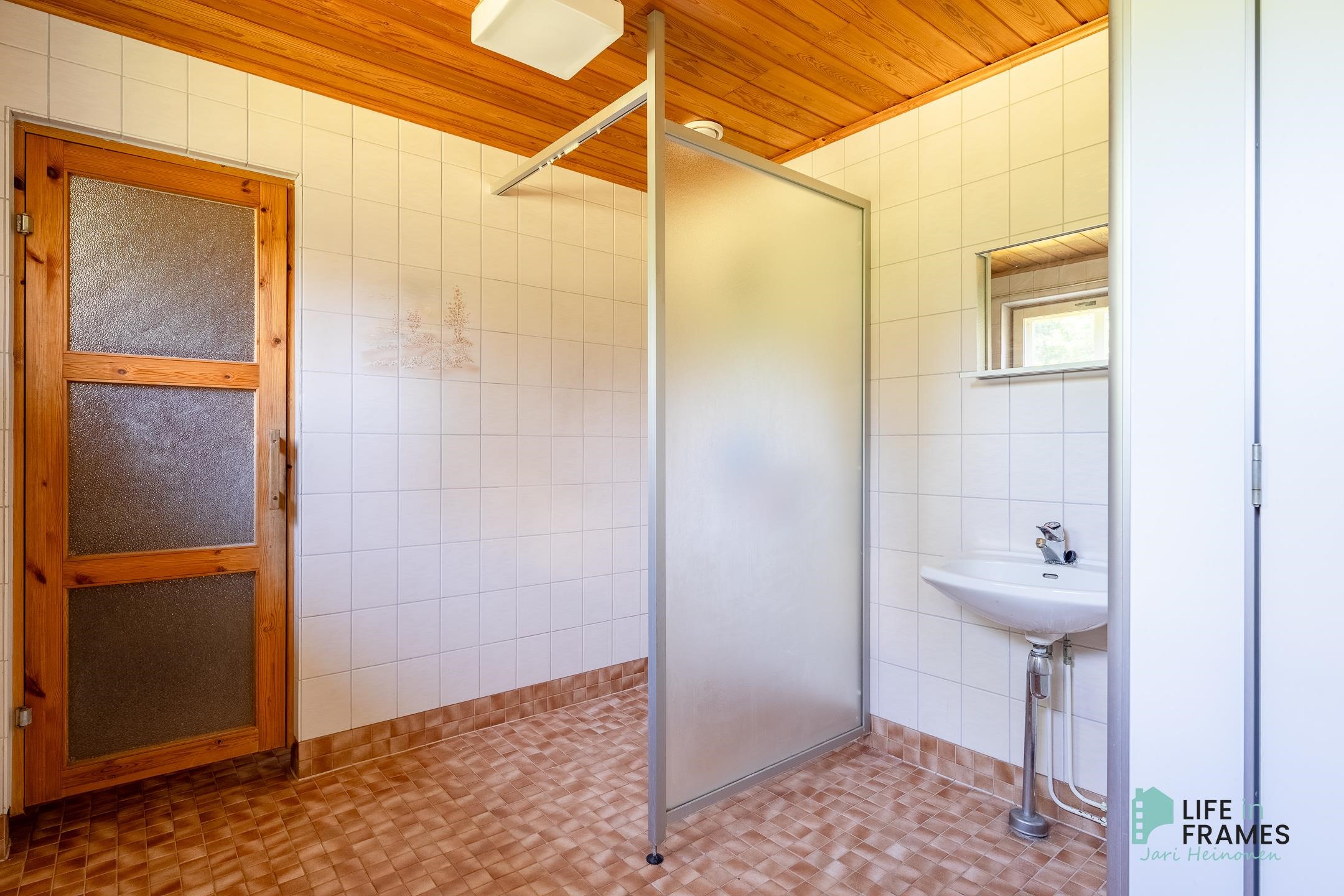 Yhteinen pesuhuone