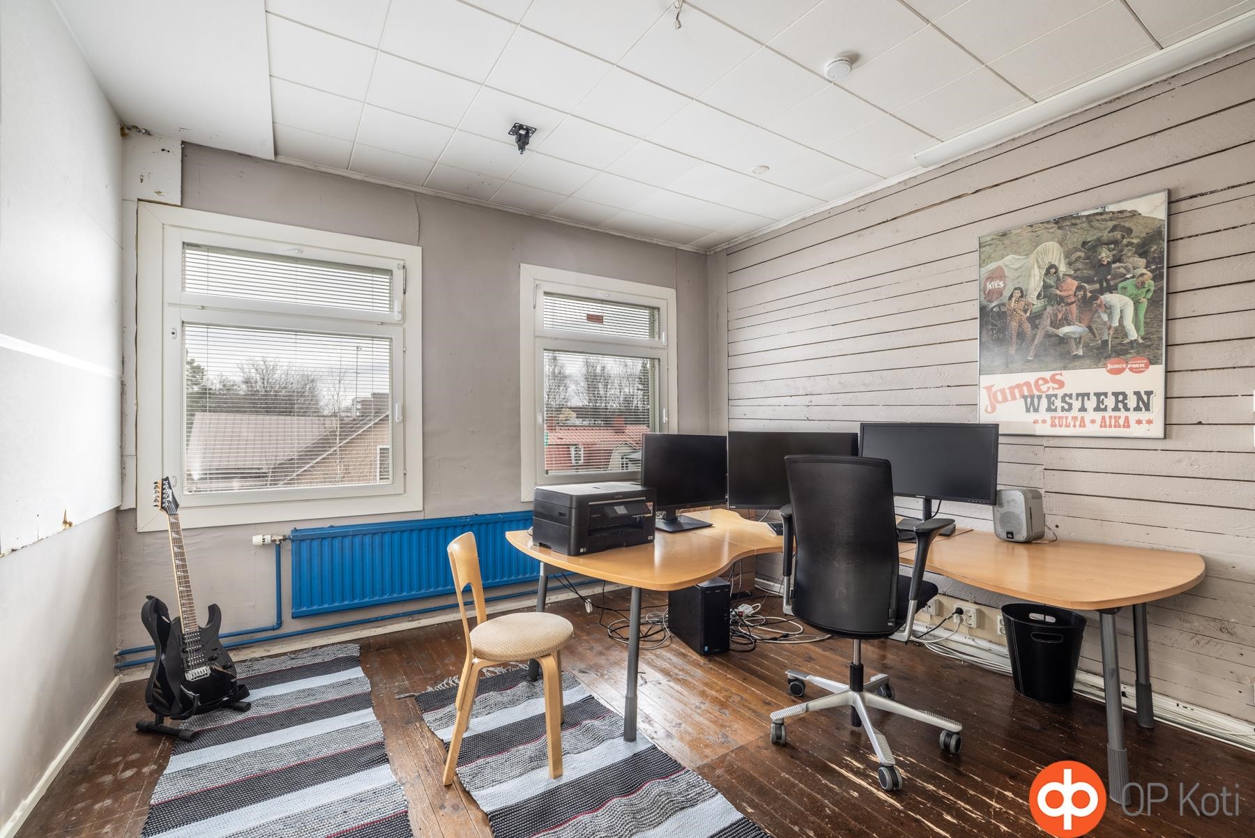 Yläkerran huone