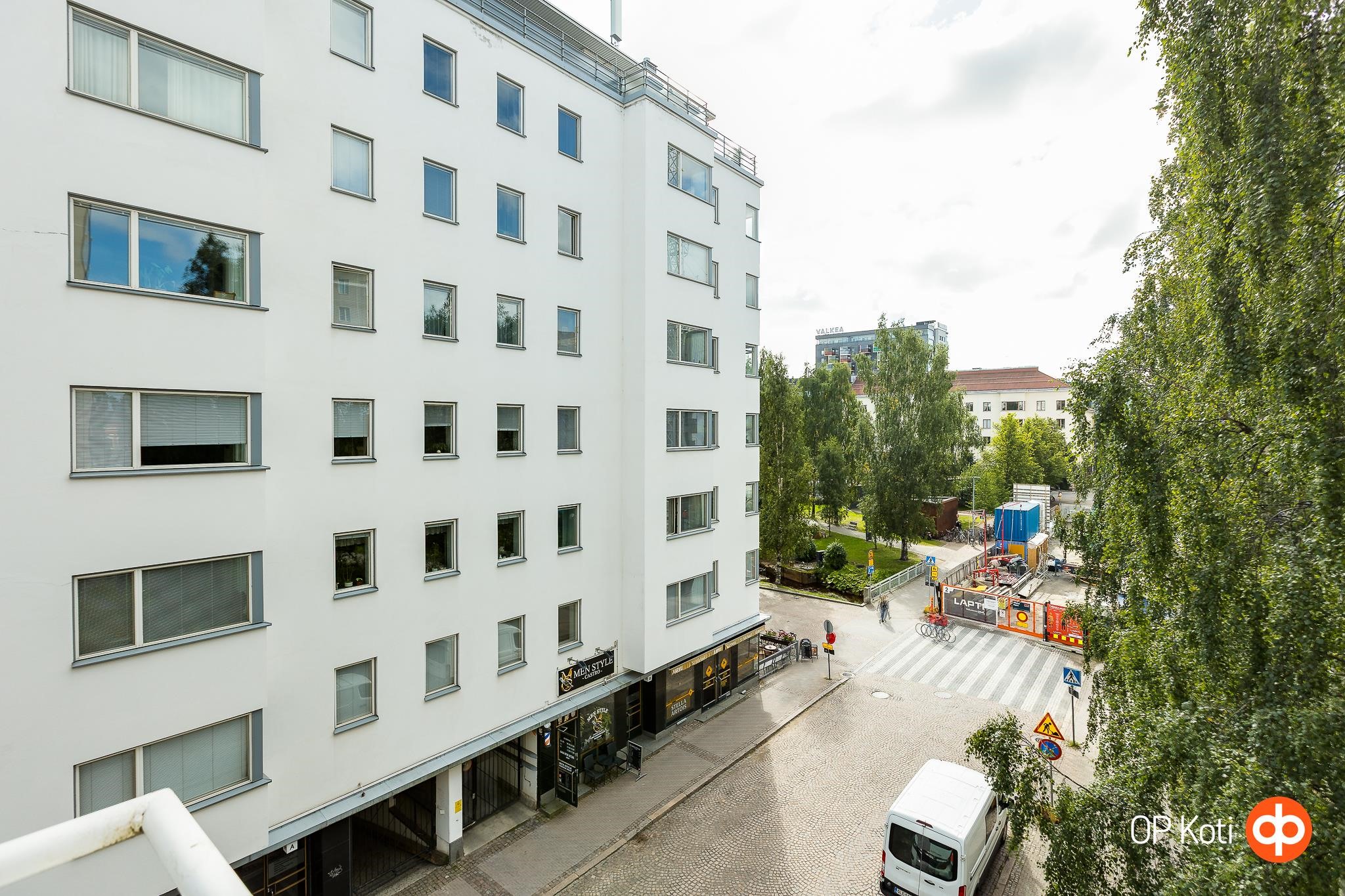 Parvekkeelta näkymä letkunpuistoonpäin