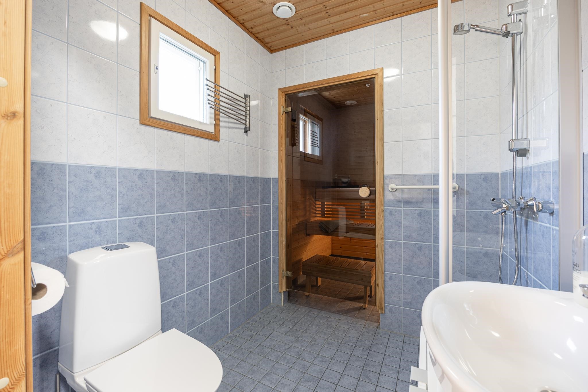 Kylpyhuone ja wc