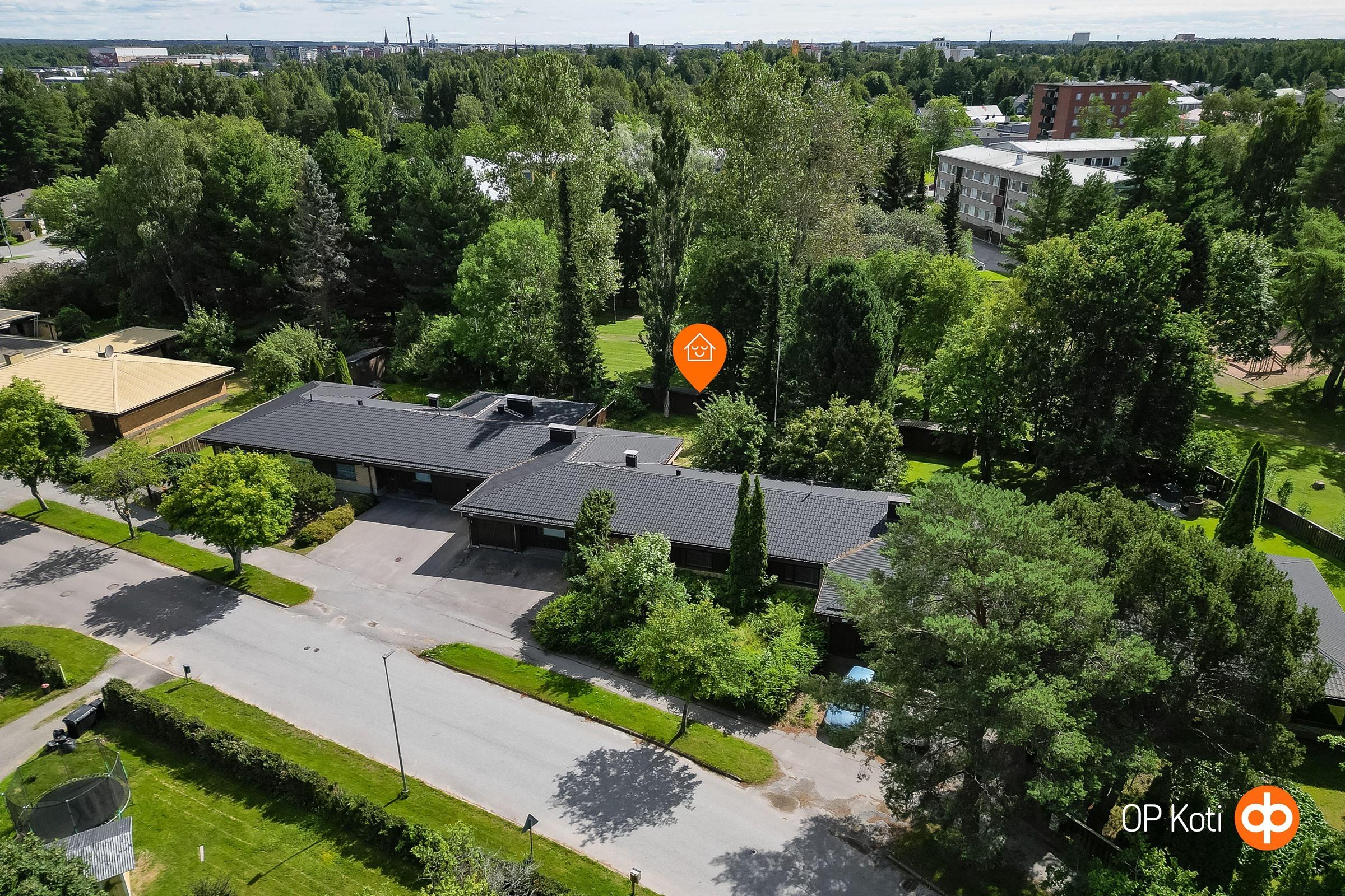 Keskimmäinen asunto rivitalosta
