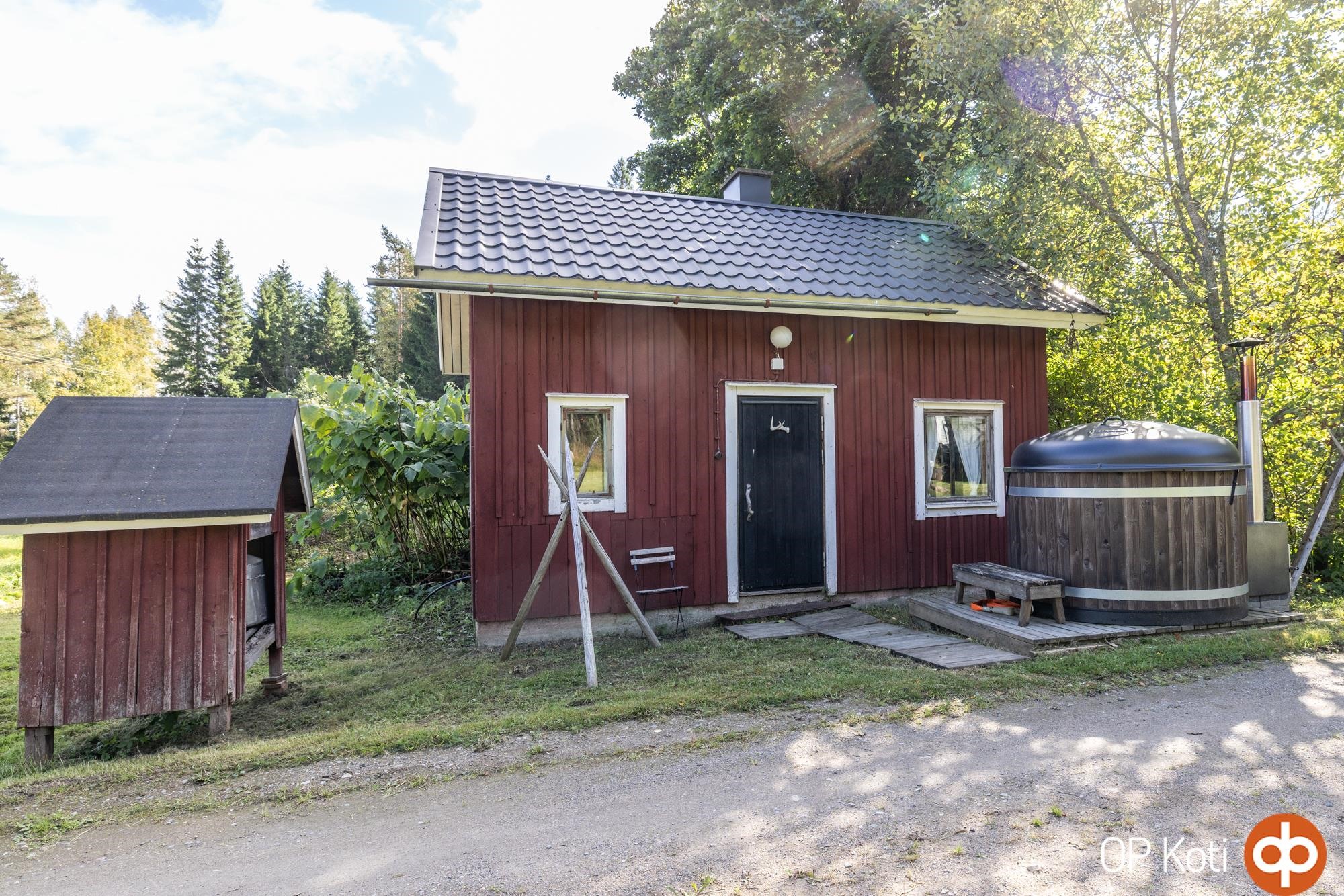Pihasauna (Kylpytynnyri ei kuulu kauppaan)