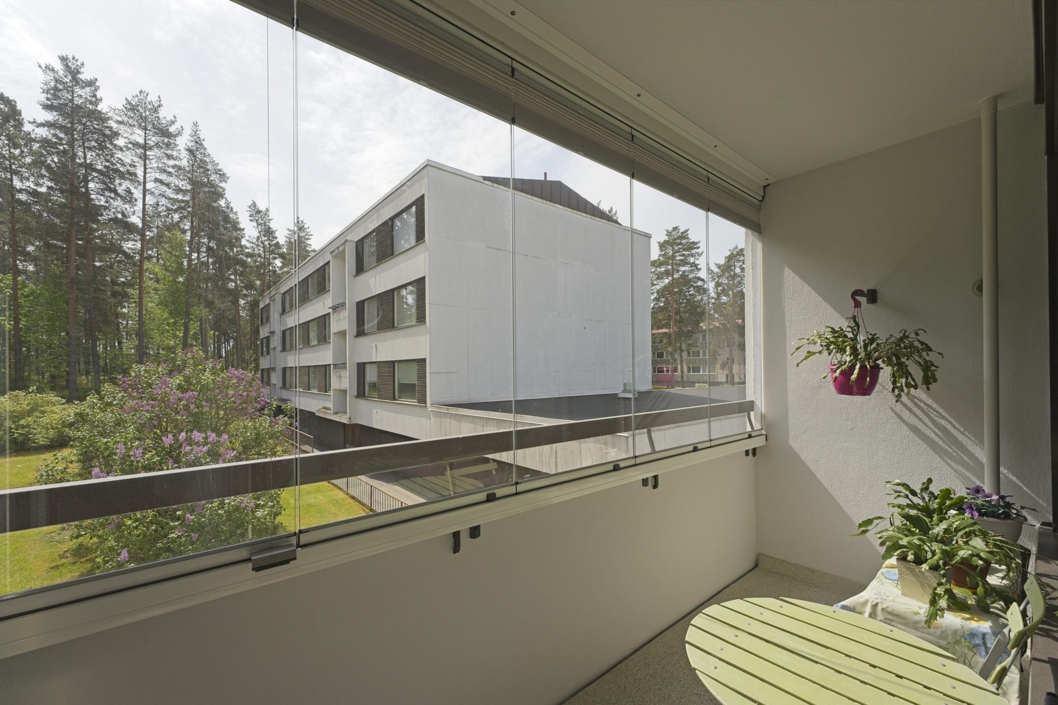 Näkymä sisäpihalle - Vy mot innergården