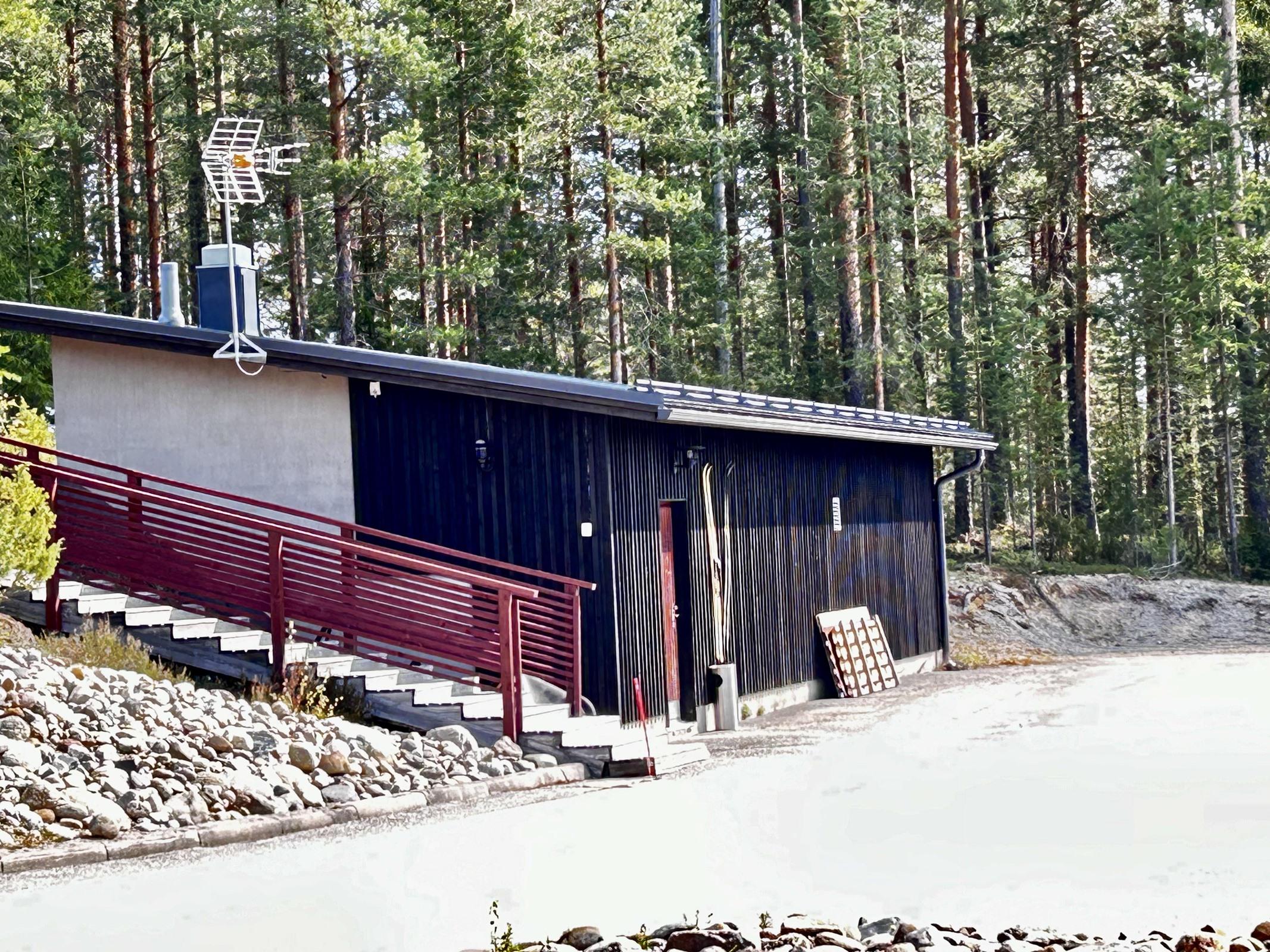 suksienhuolto ja pyörävarasto