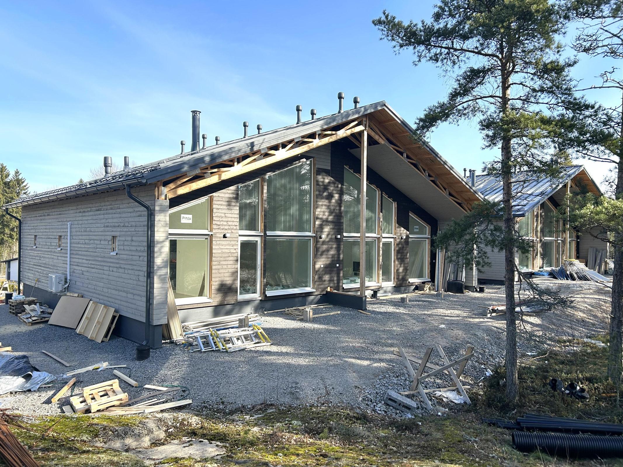 Pihan puolen julkisivua